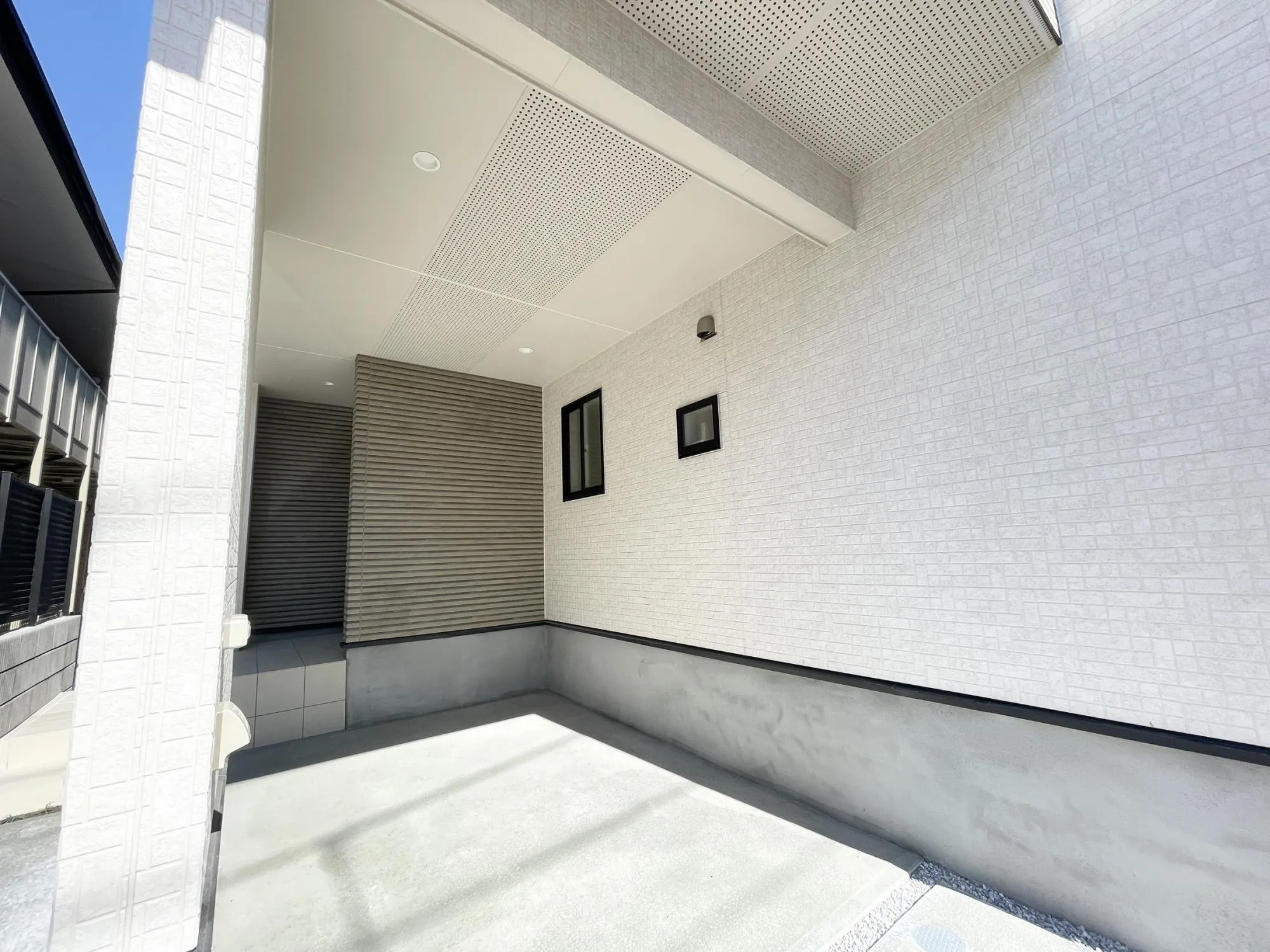 【ビルトインガレージ】雨の日でも安心なビルトインガレージ。雨のでもぬれずに乗り降りでき、荷物の出し入れもスムーズです!