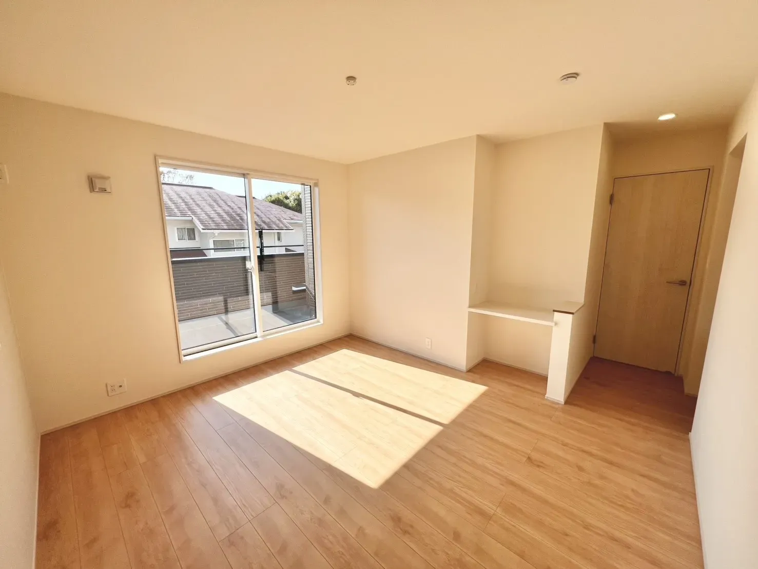 南向きで日当たりが良く、気持ちの良い朝を迎えることができます◎