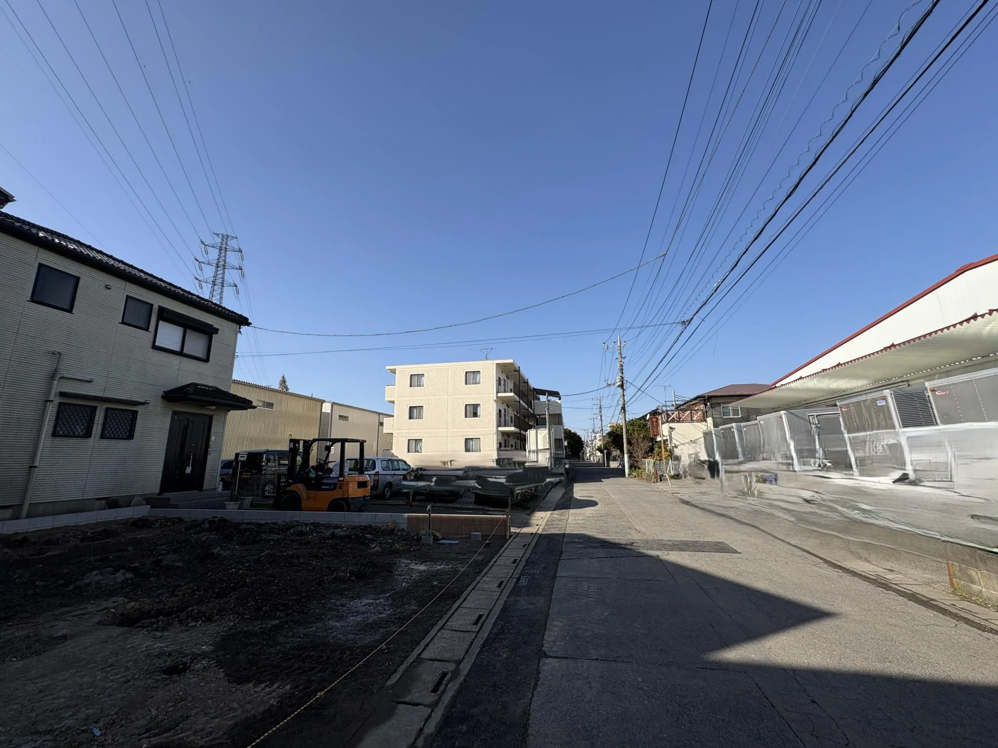 現地前面道路(2025年11月撮影)