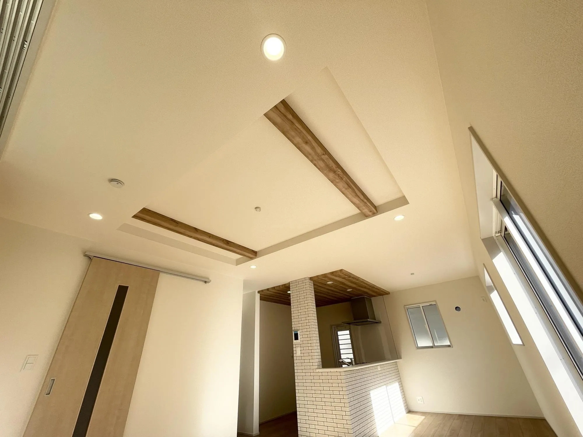 【折り上げ天井】リビングに圧迫感をあたえません♪