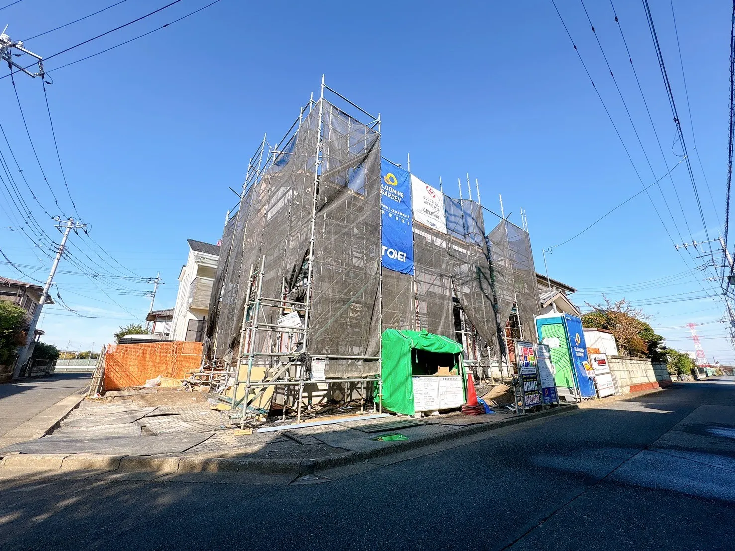 【販売現地】太陽光パネル標準装備♪