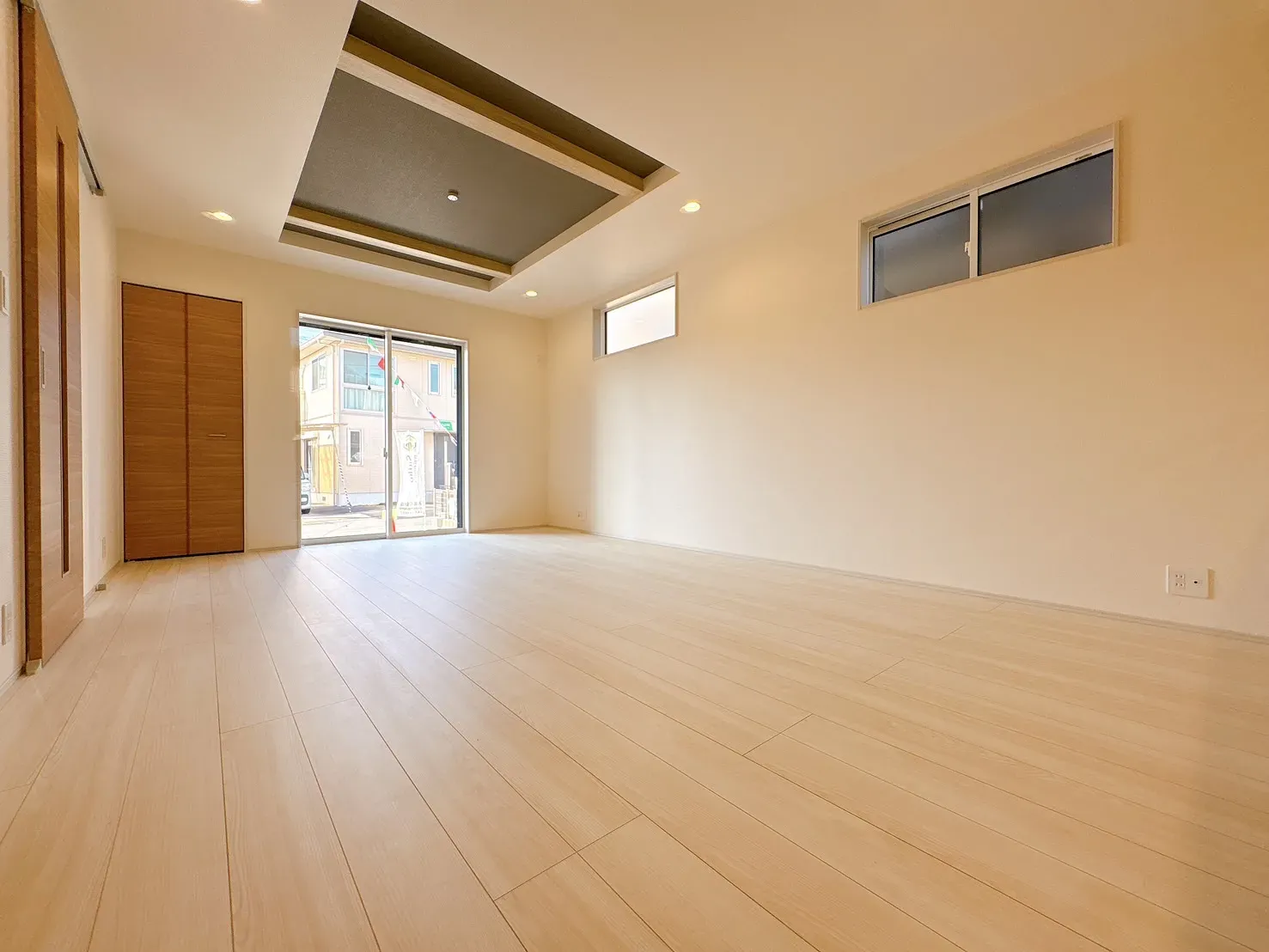 【勾配洋室】勾配天井が開放感を演出します♪