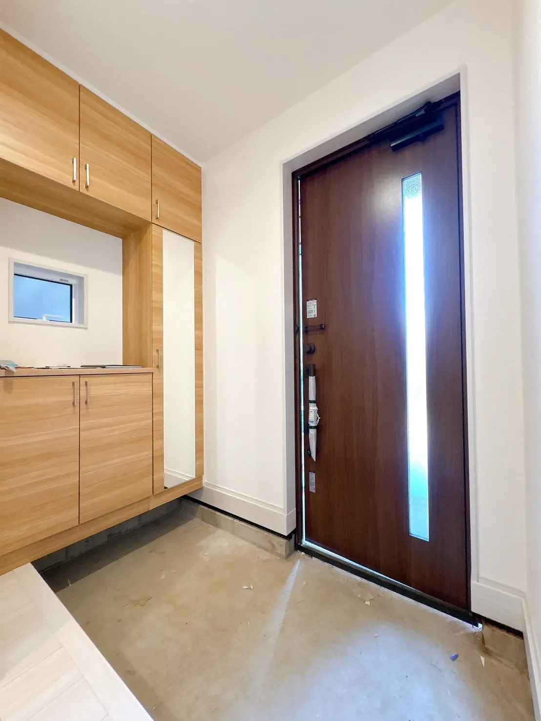 【玄関収納】大きな鏡付で、お出かけ前のチェックにも便利です♪