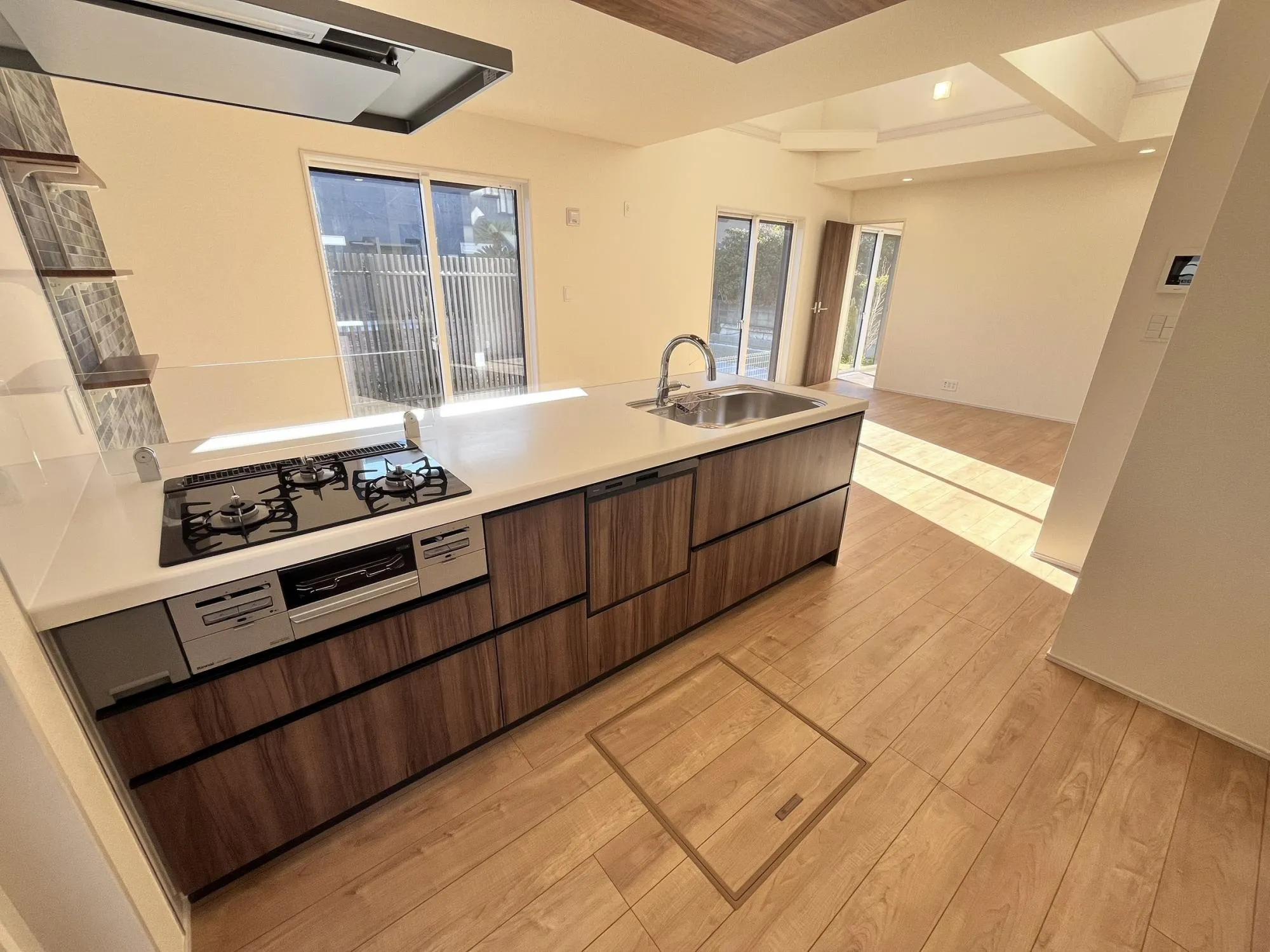 スタイリッシュでエレガントなペニンシュラキッチン