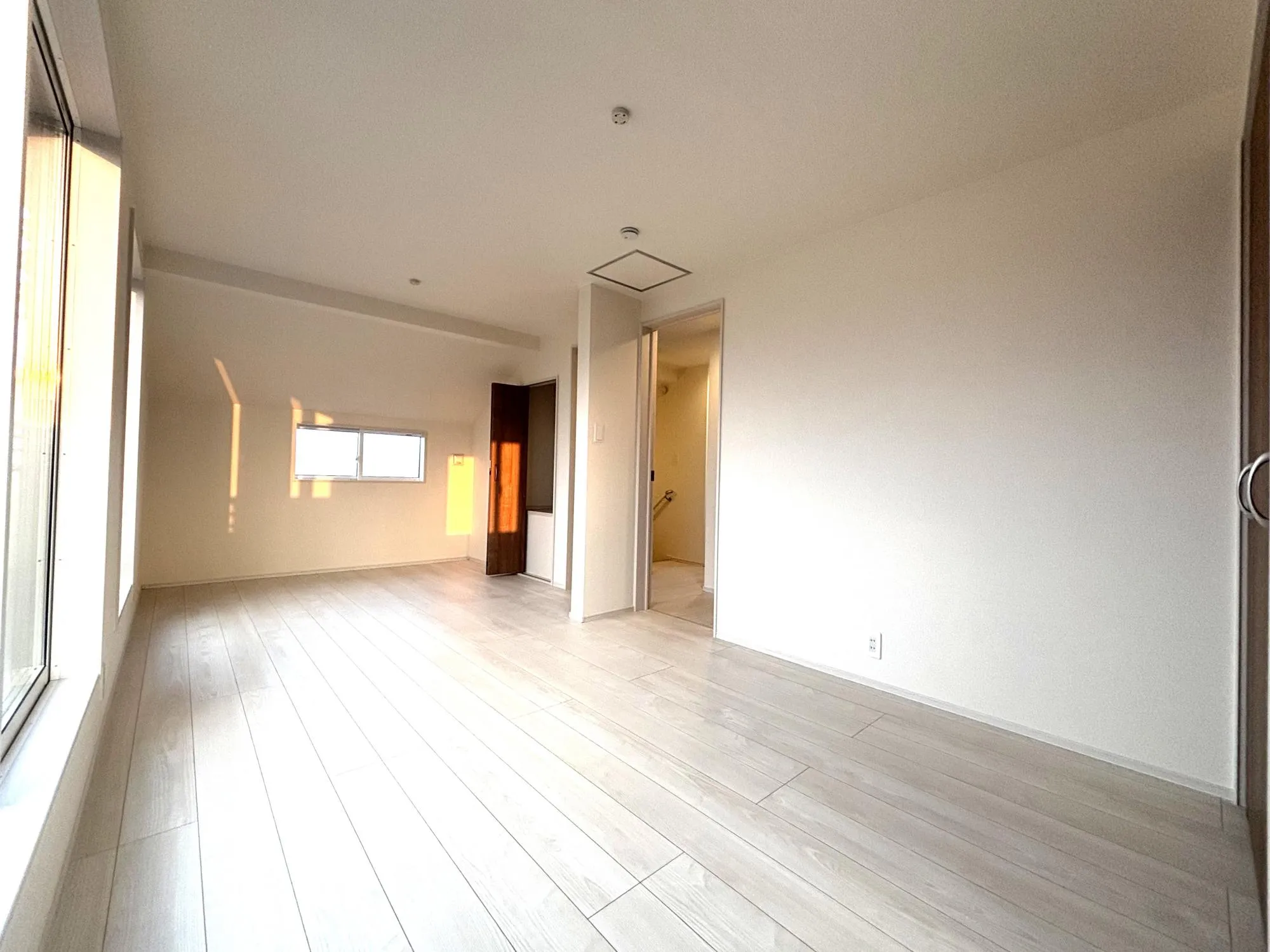 洋室+納戸9.75帖(壁設置で2部屋に分割可)