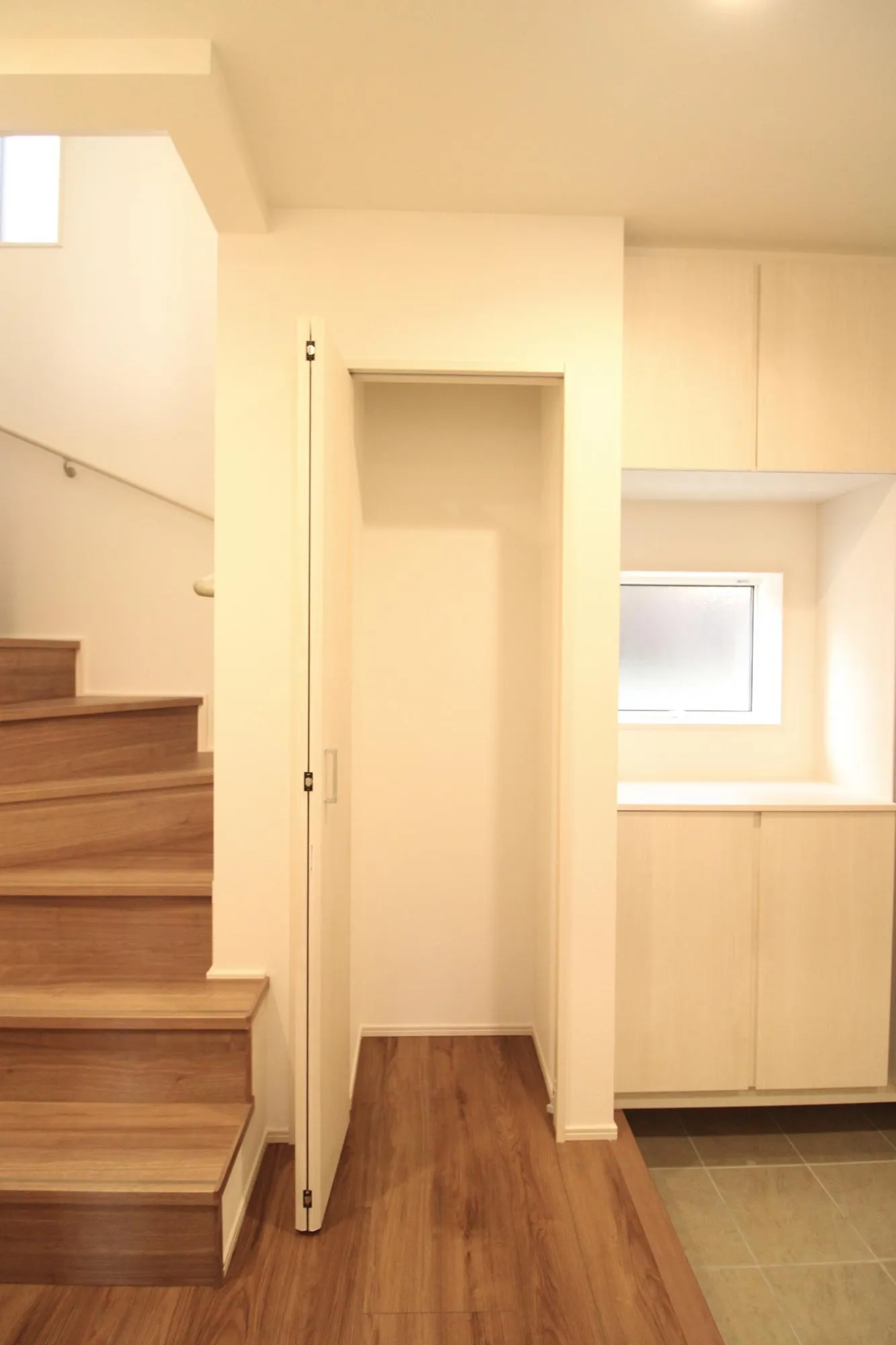 【1階廊下収納】