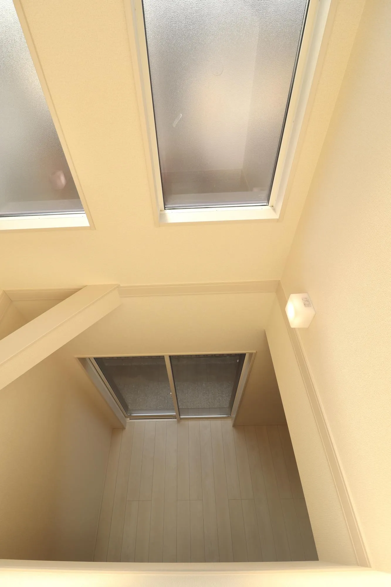 リビング吹抜(2階洋室から撮影)