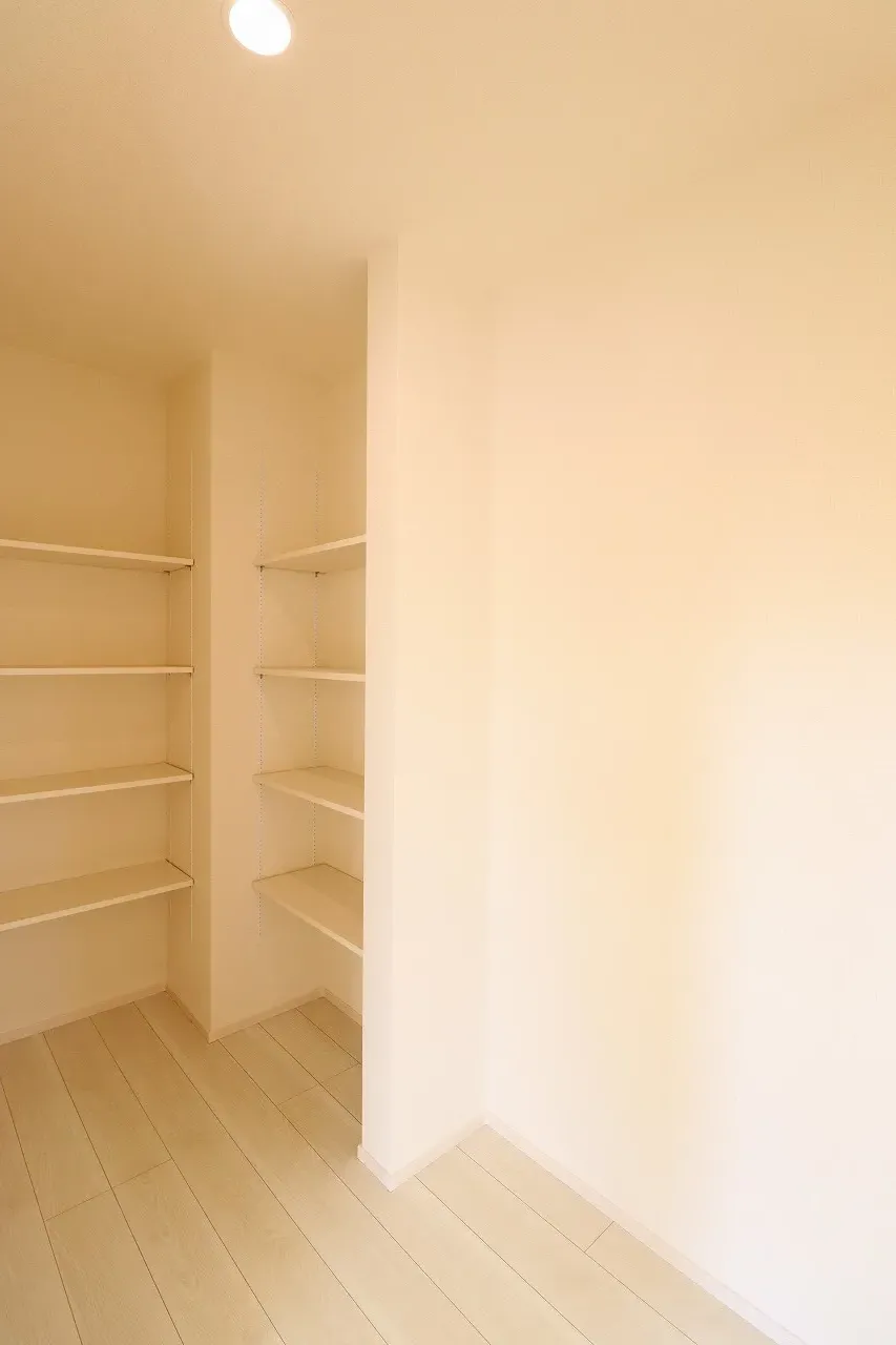 【1号棟パントリー】