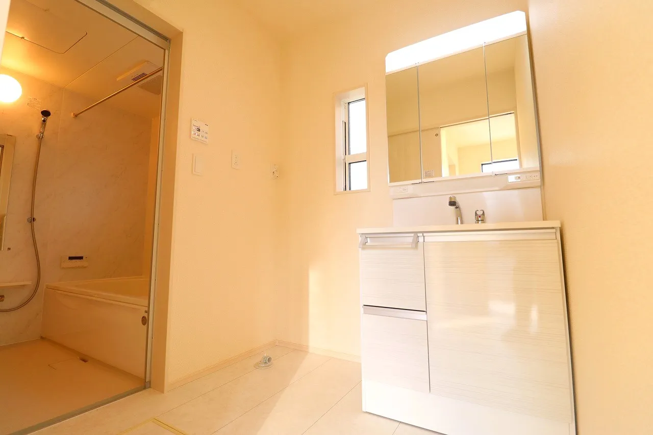 【1号棟洗面所】