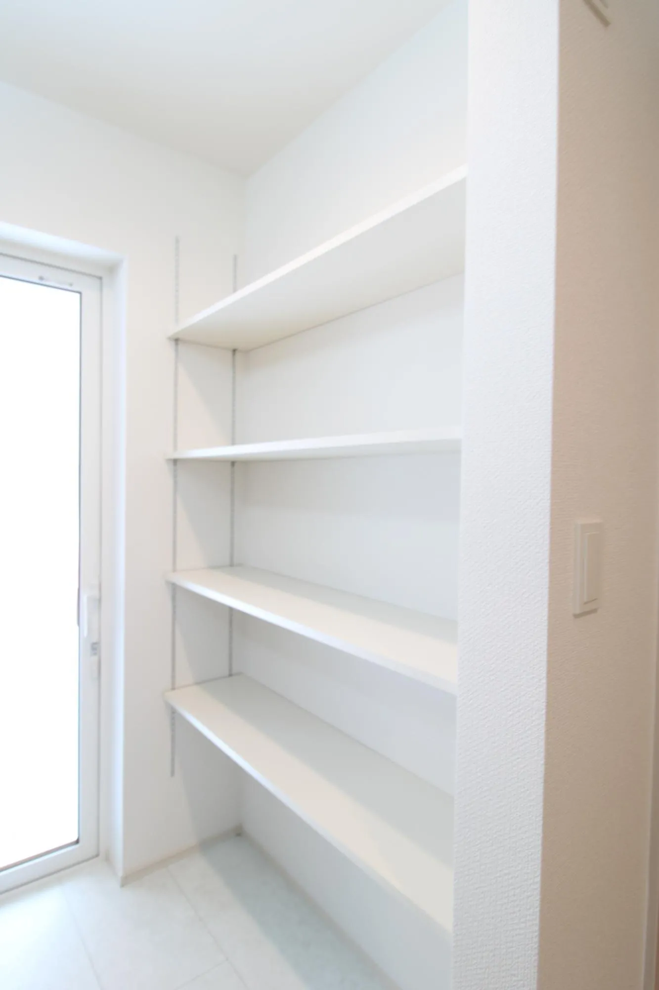 2号棟　洗面所収納　可動棚