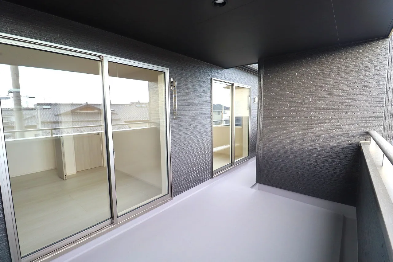 【1号棟インナーバルコニー】 