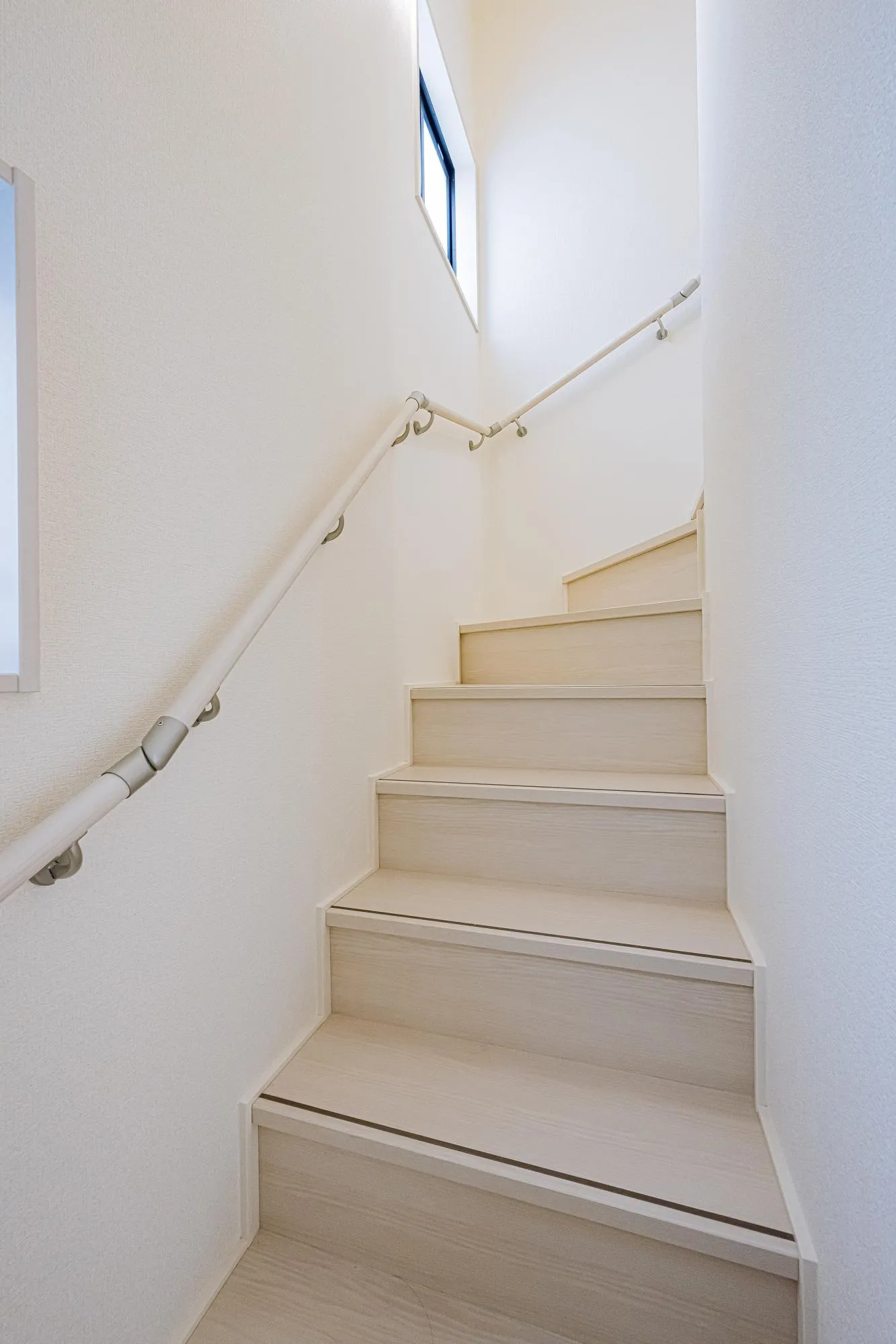 1号棟:手すり付き階段