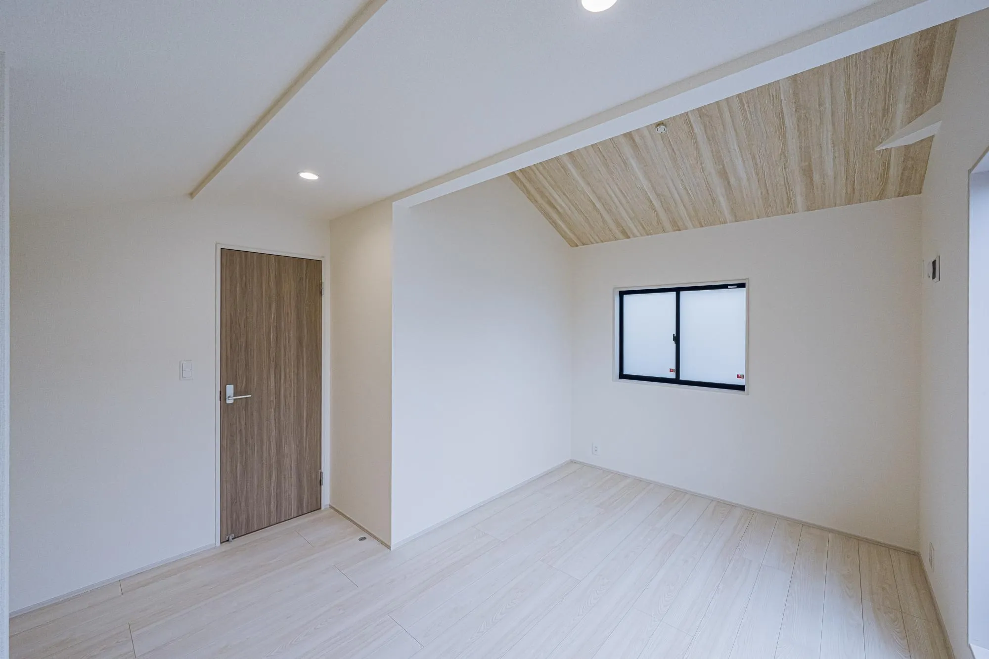 1号棟:洋室8.08帖　勾配天井