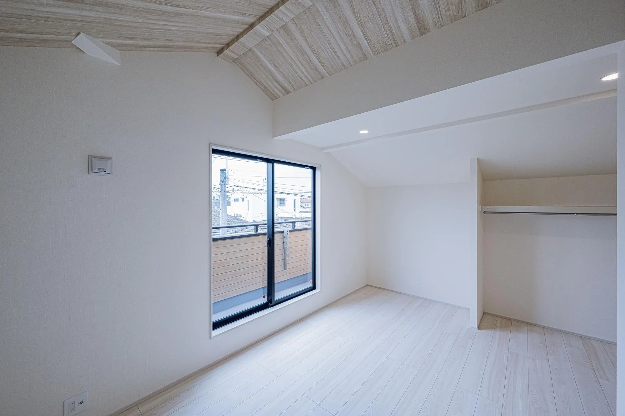 1号棟:洋室8.08帖　勾配天井