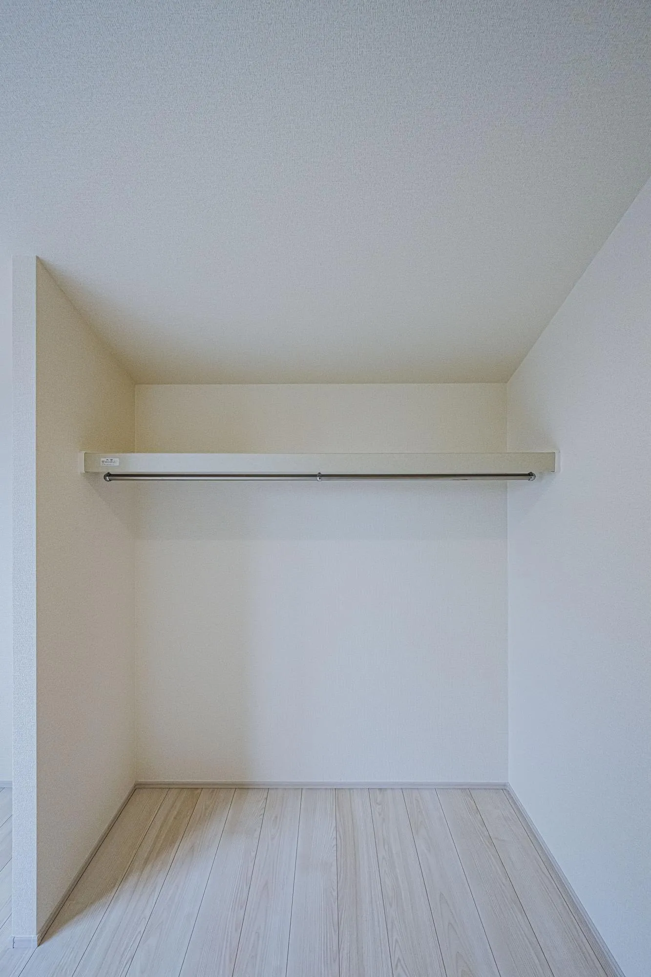 1号棟:洋室8.08帖　勾配天井のお部屋