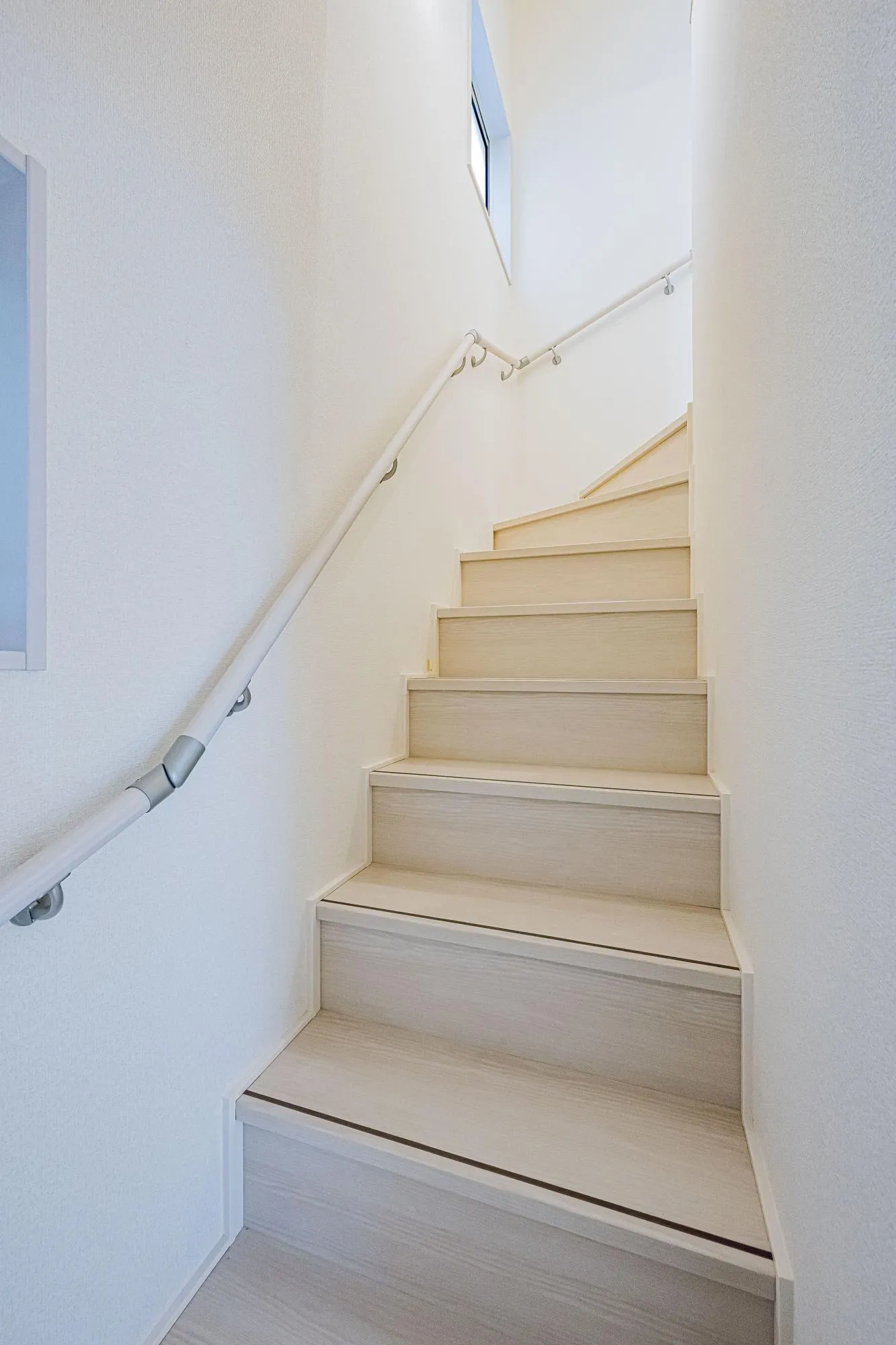 2号棟:手すり付階段