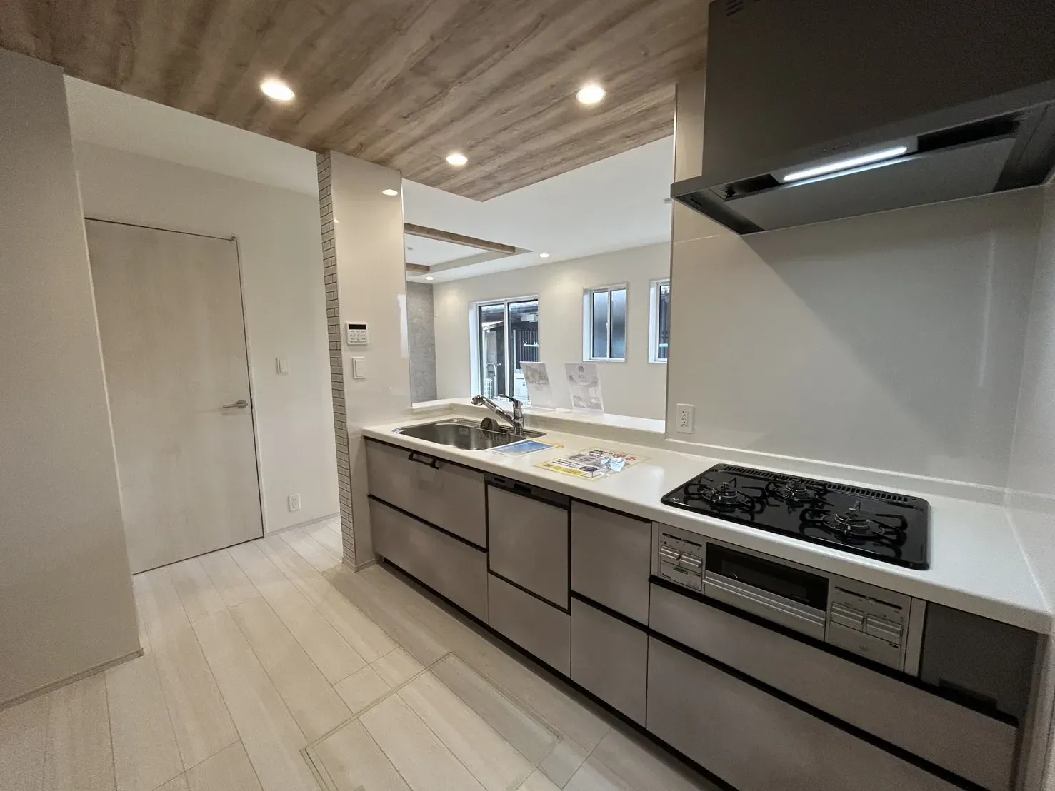 【①号棟キッチン】