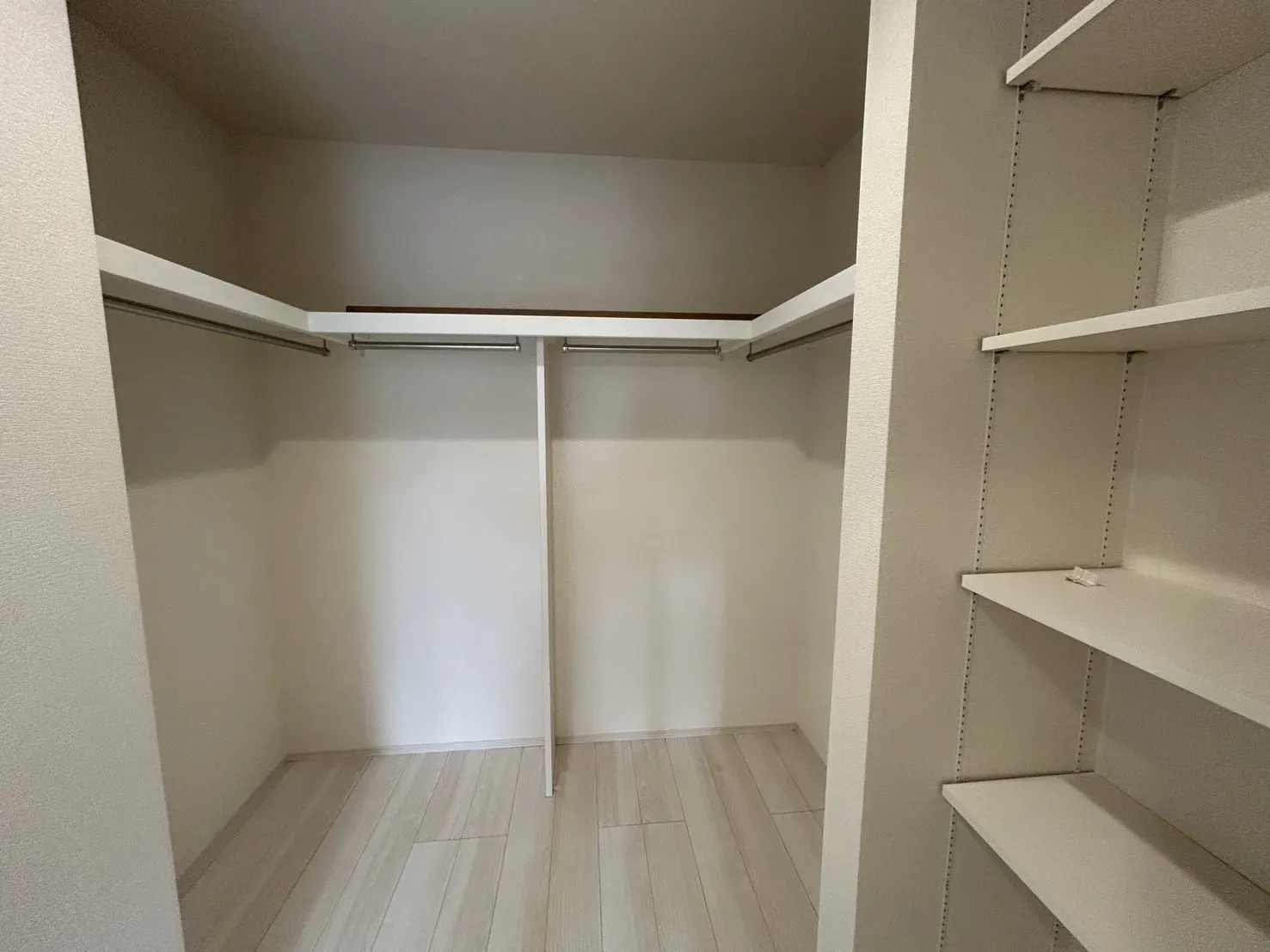【①号棟ウォークインクローゼット】