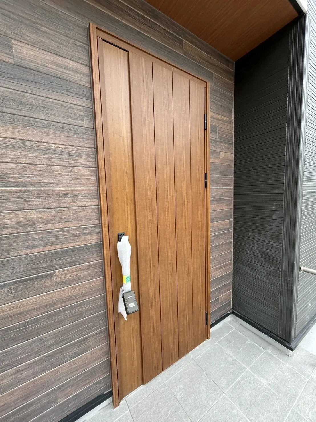 【①号棟玄関ドア】