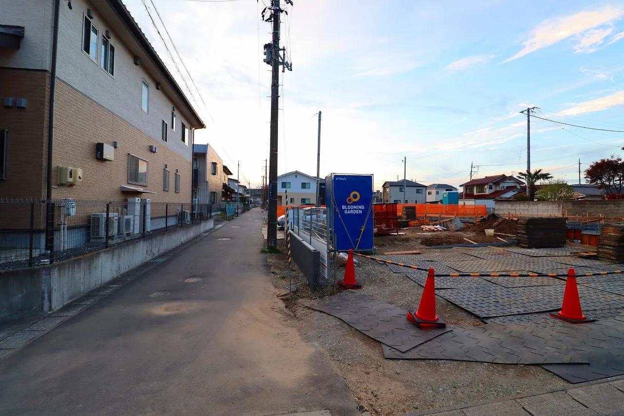 【前面道路　南側】