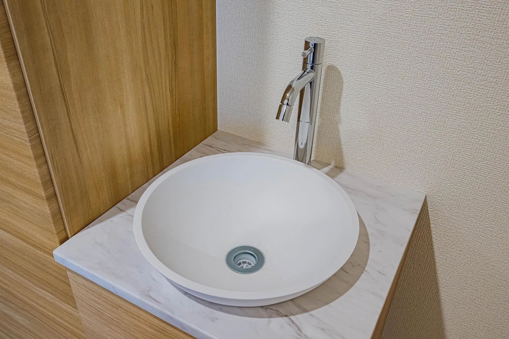 玄関収納横の手洗い器