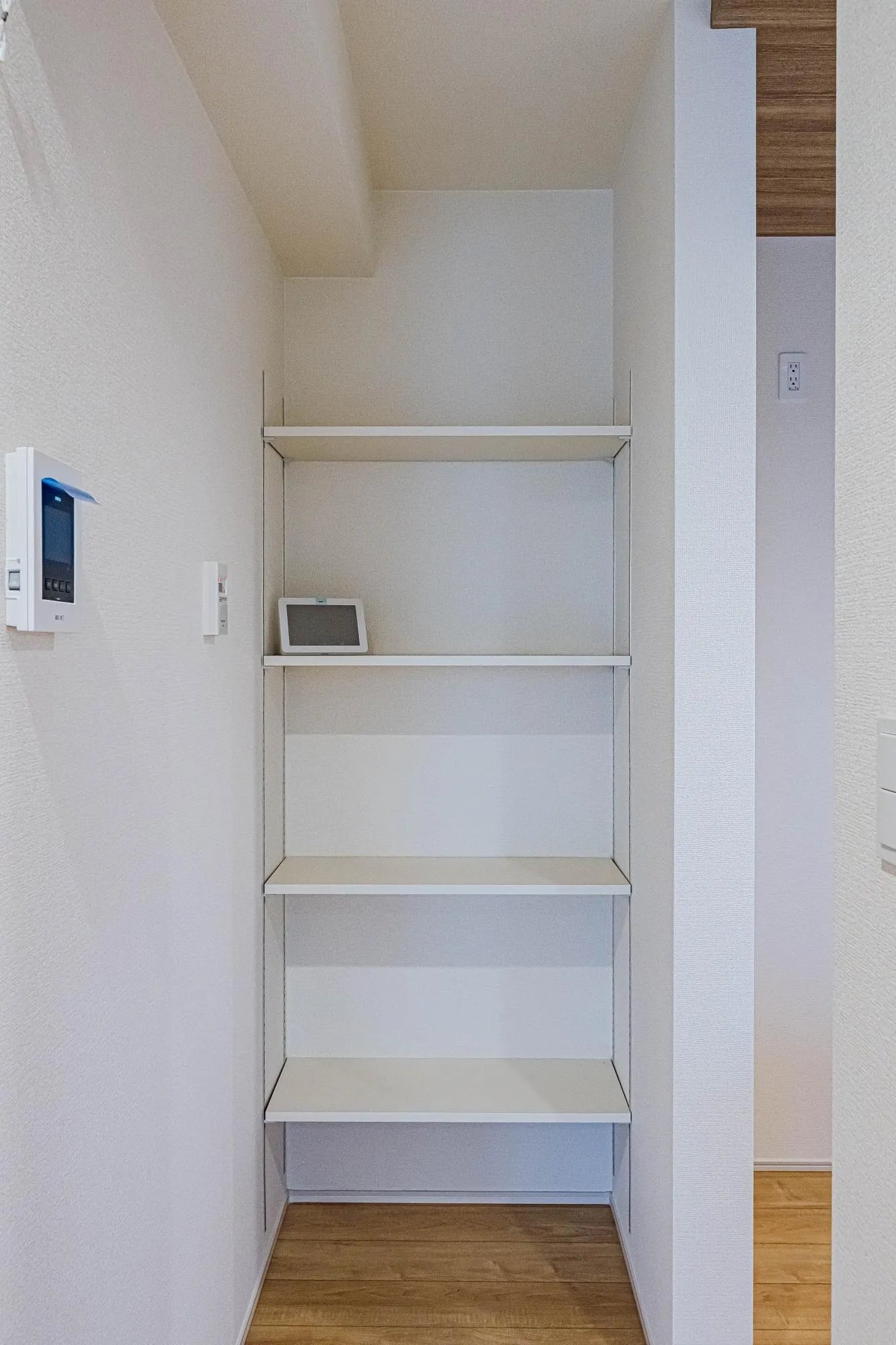 キッチン横の収納