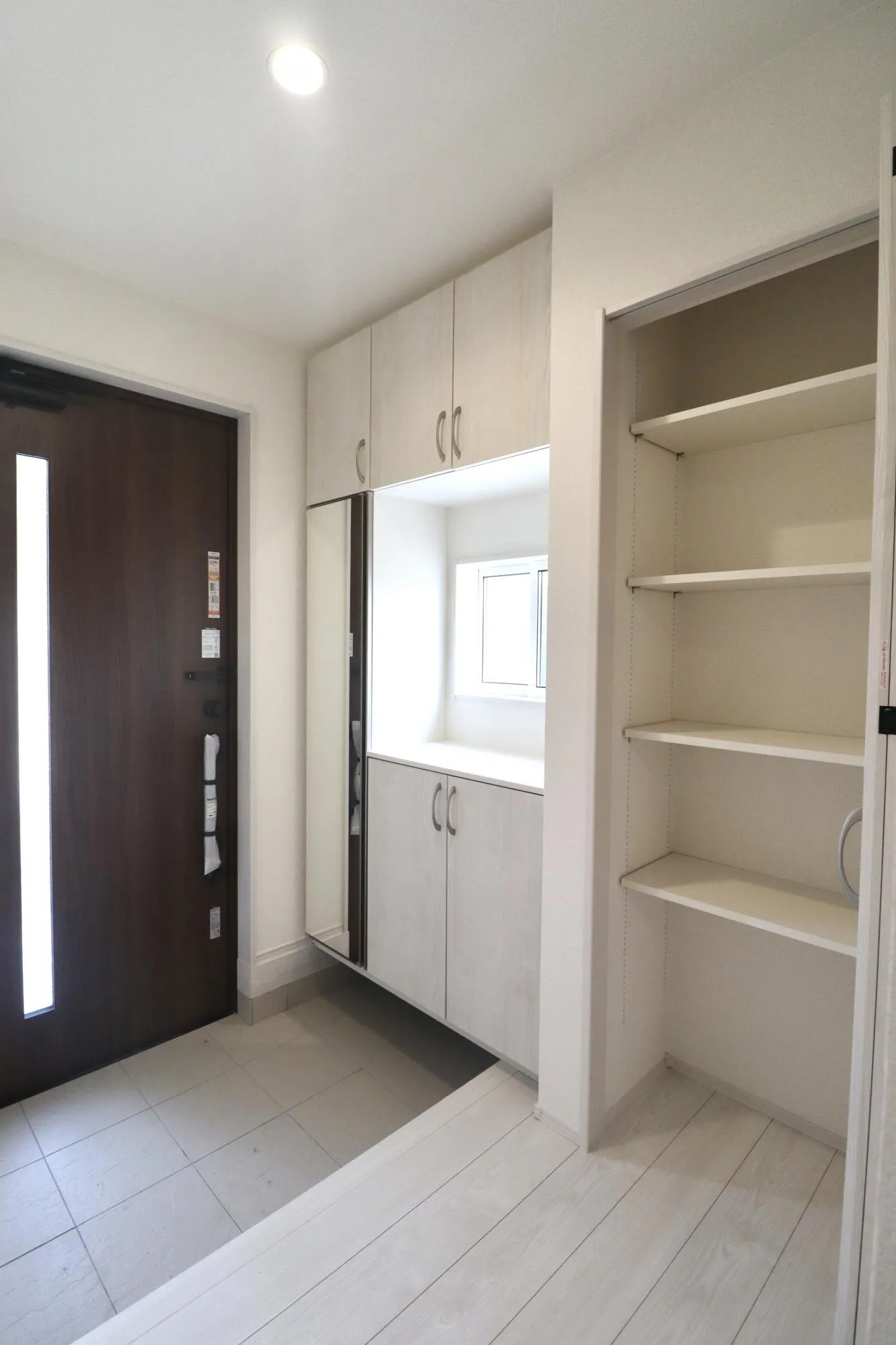 【1号棟:玄関】