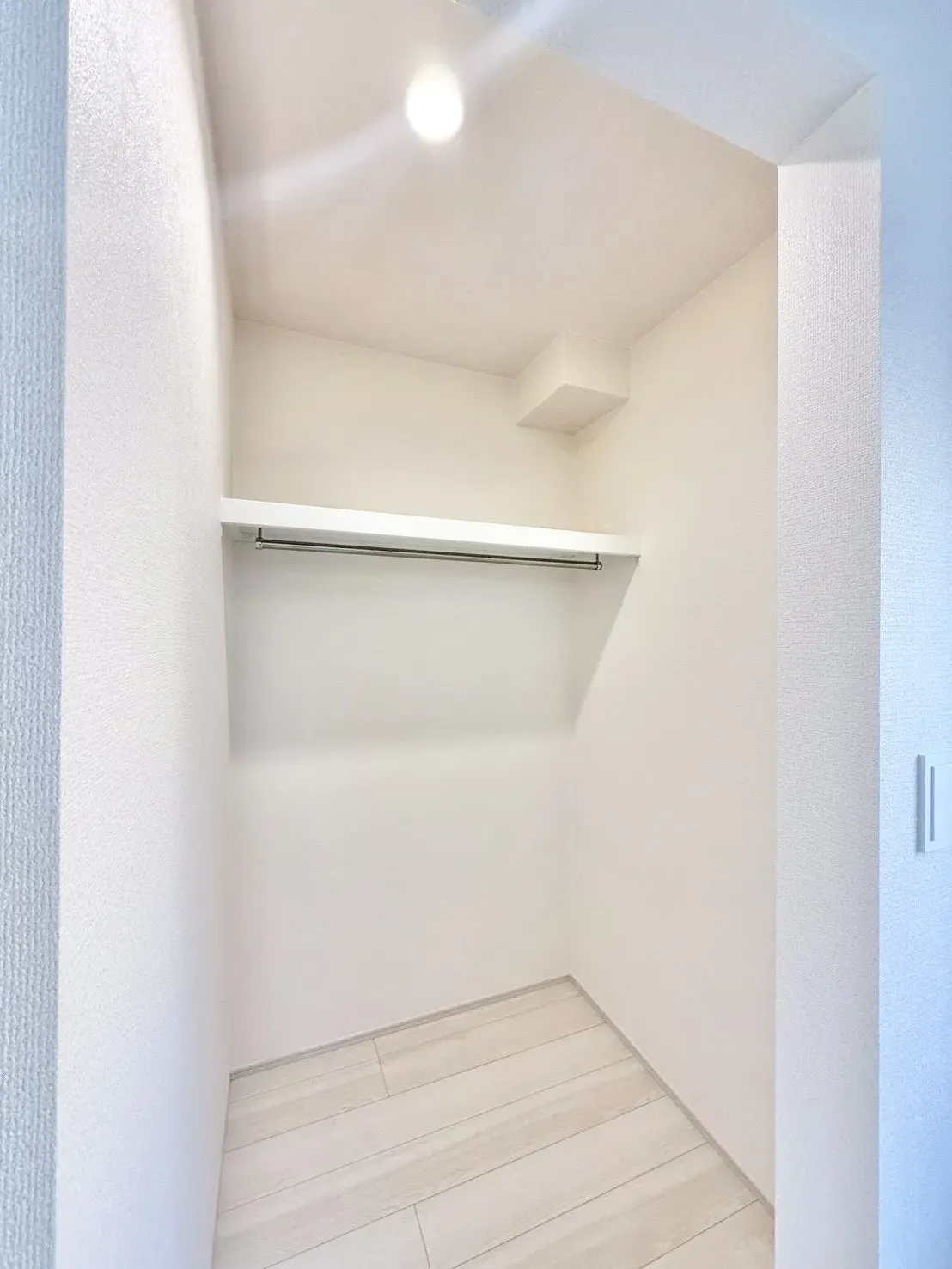 【ウォークインクローゼット(洋室6.0帖) | 1号棟】