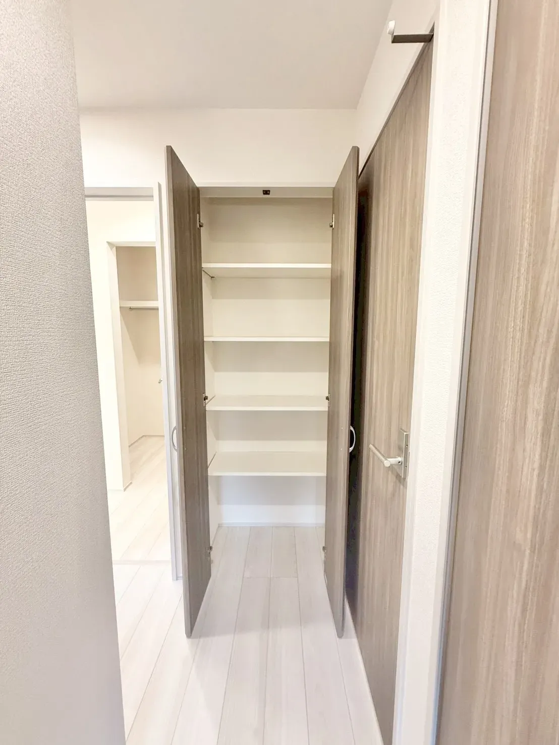 【2階廊下収納 | 1号棟】