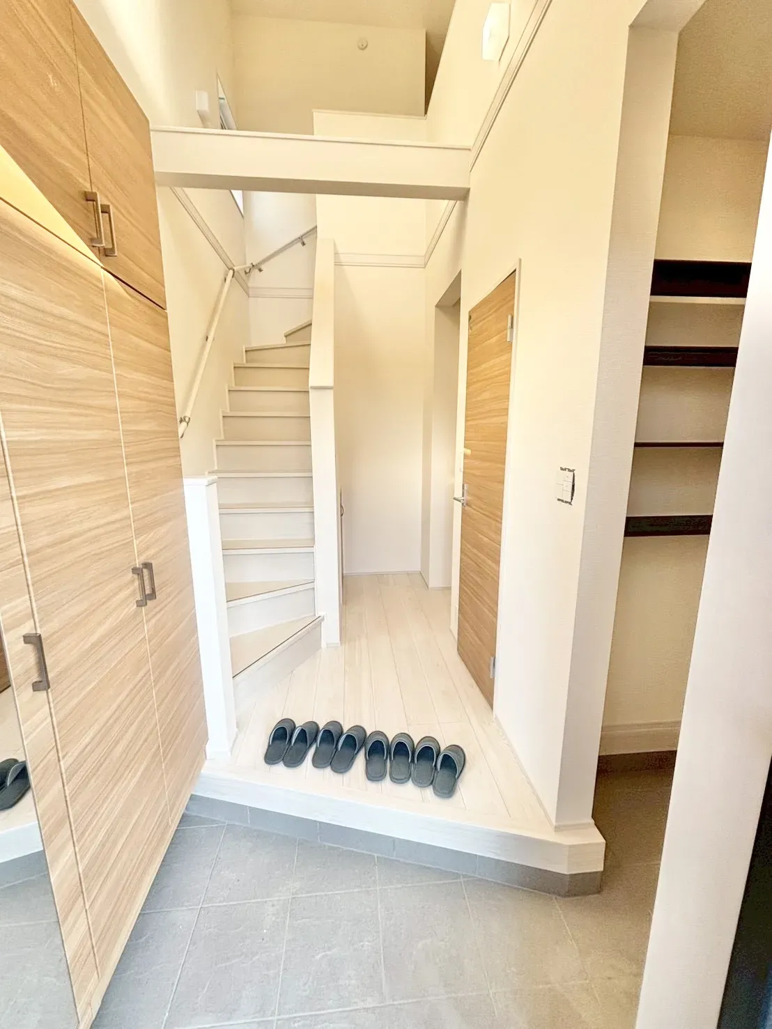 【玄関 | 1号棟】