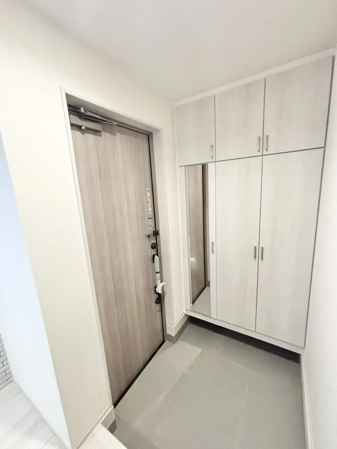 玄関写真①号棟