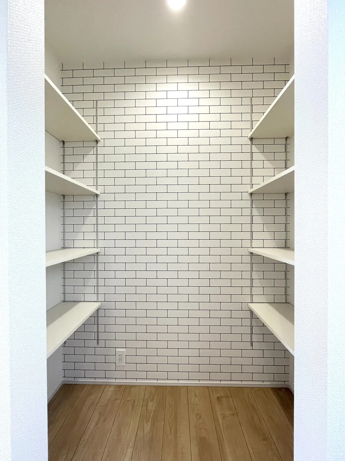 1号棟　キッチン横 パントリー