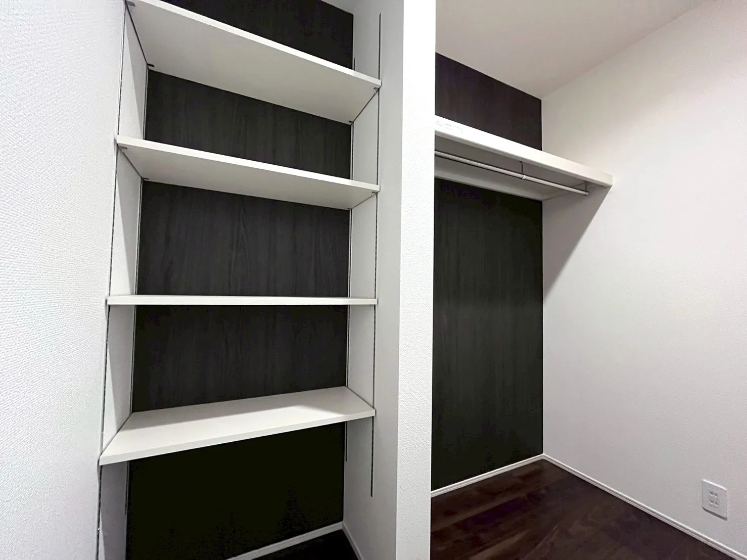 4号棟　ファミリークローク　可棚棚4段