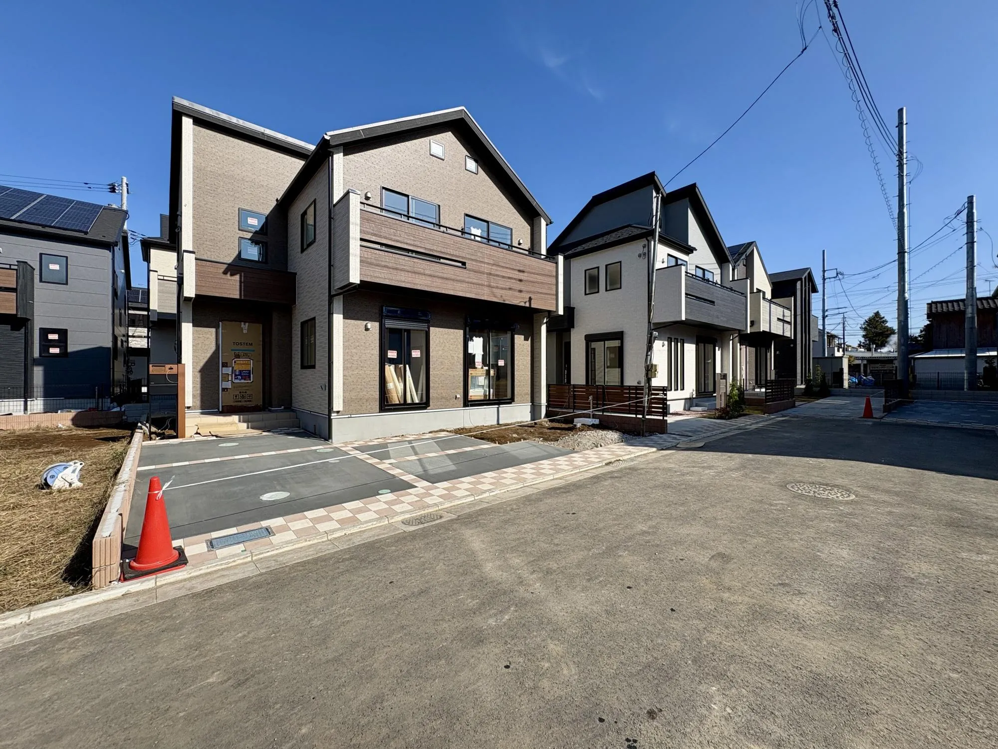 【現地写真(手前から20～18号棟)】