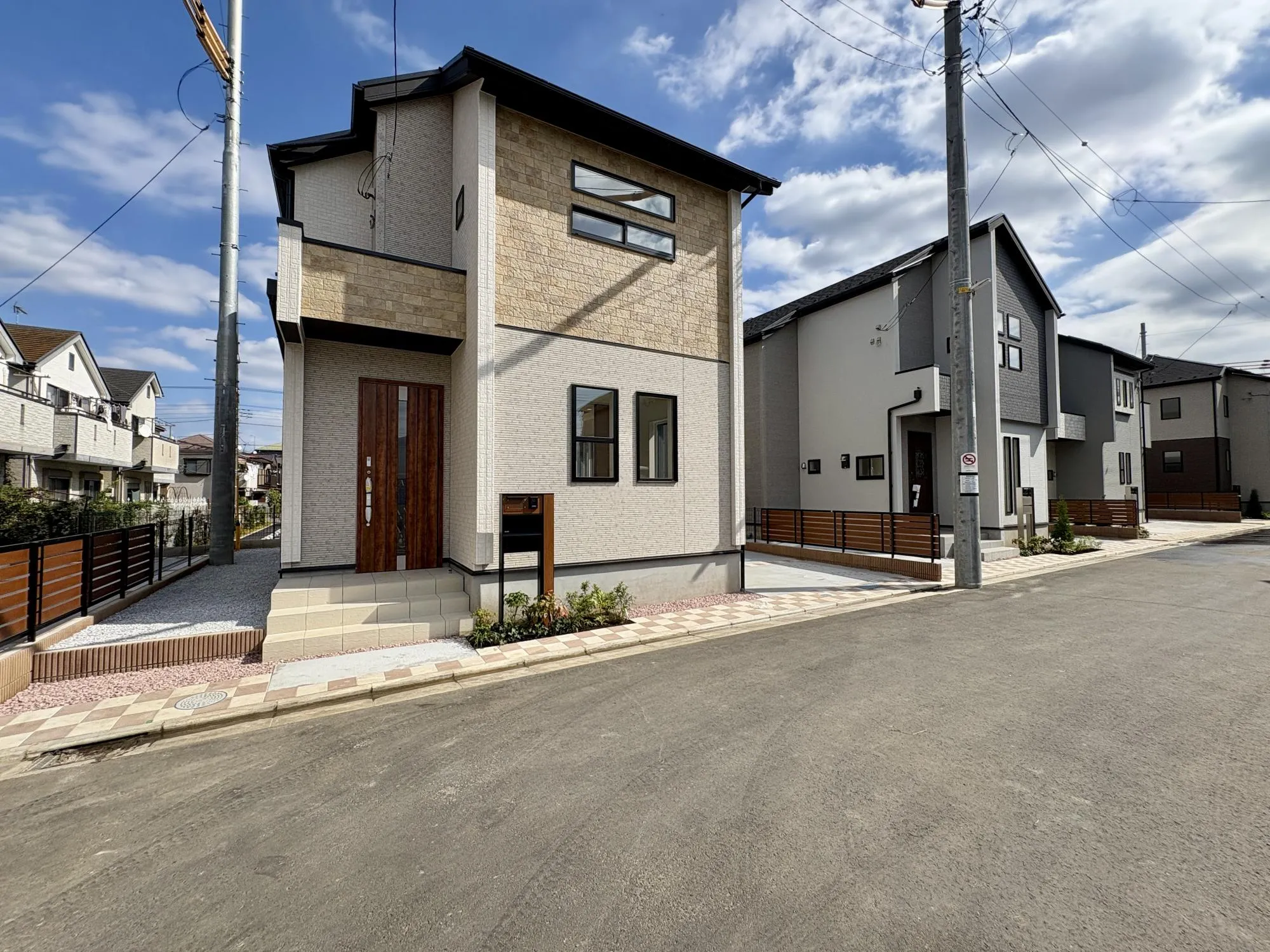 【現地写真(手前から36～33号棟)】