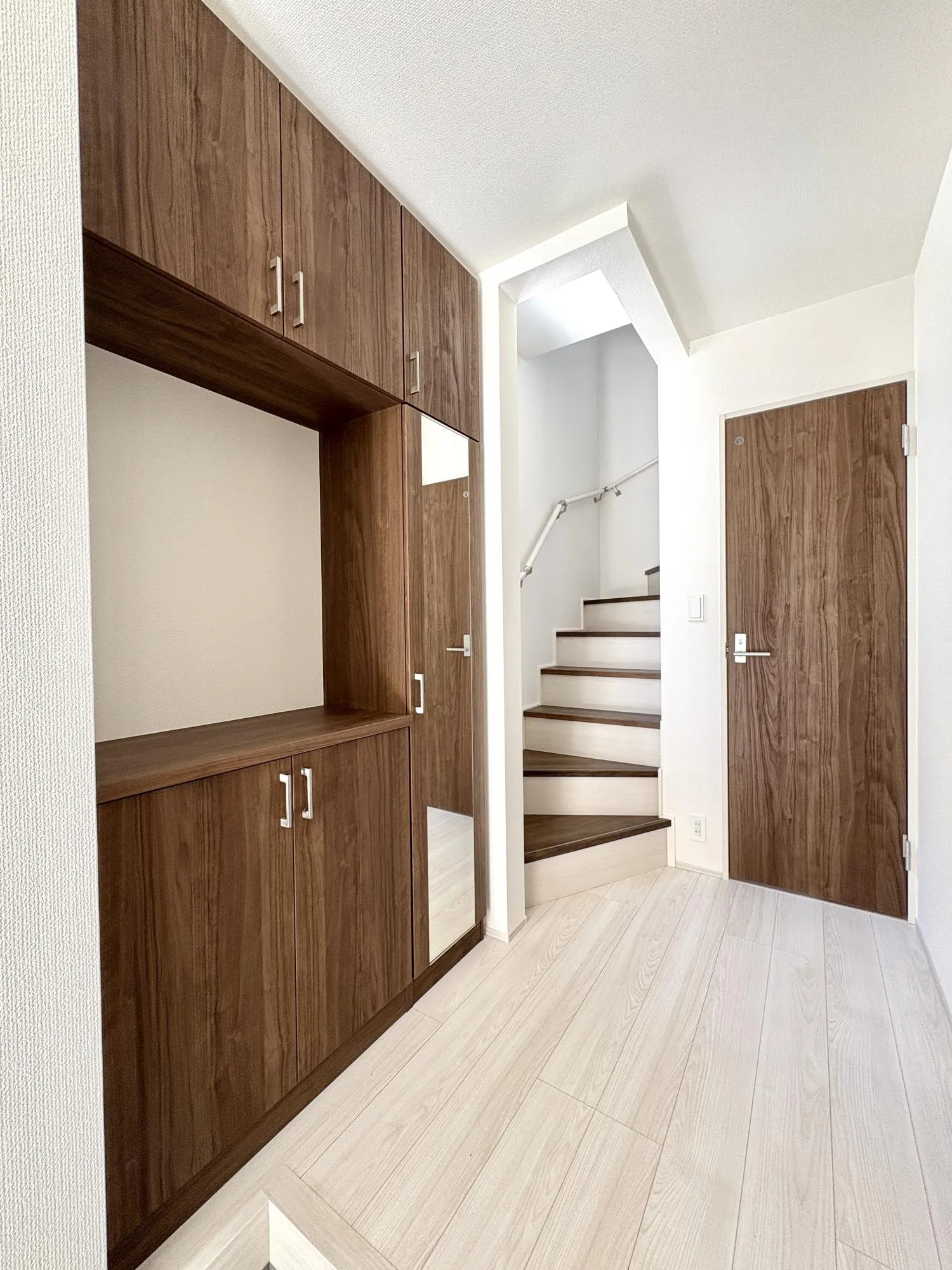 【19号棟/玄関】