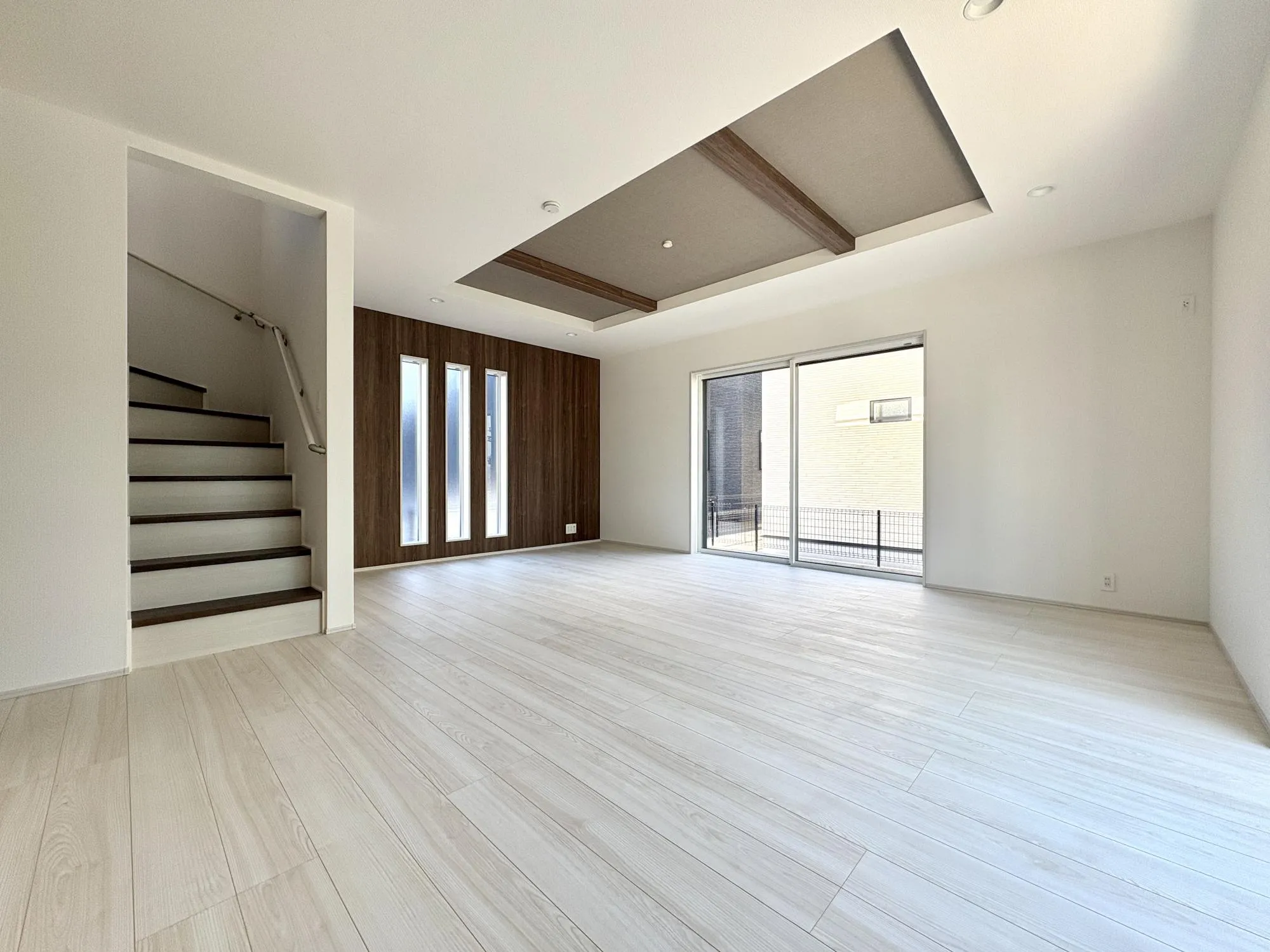 【25号棟/LDK(21.5帖)】