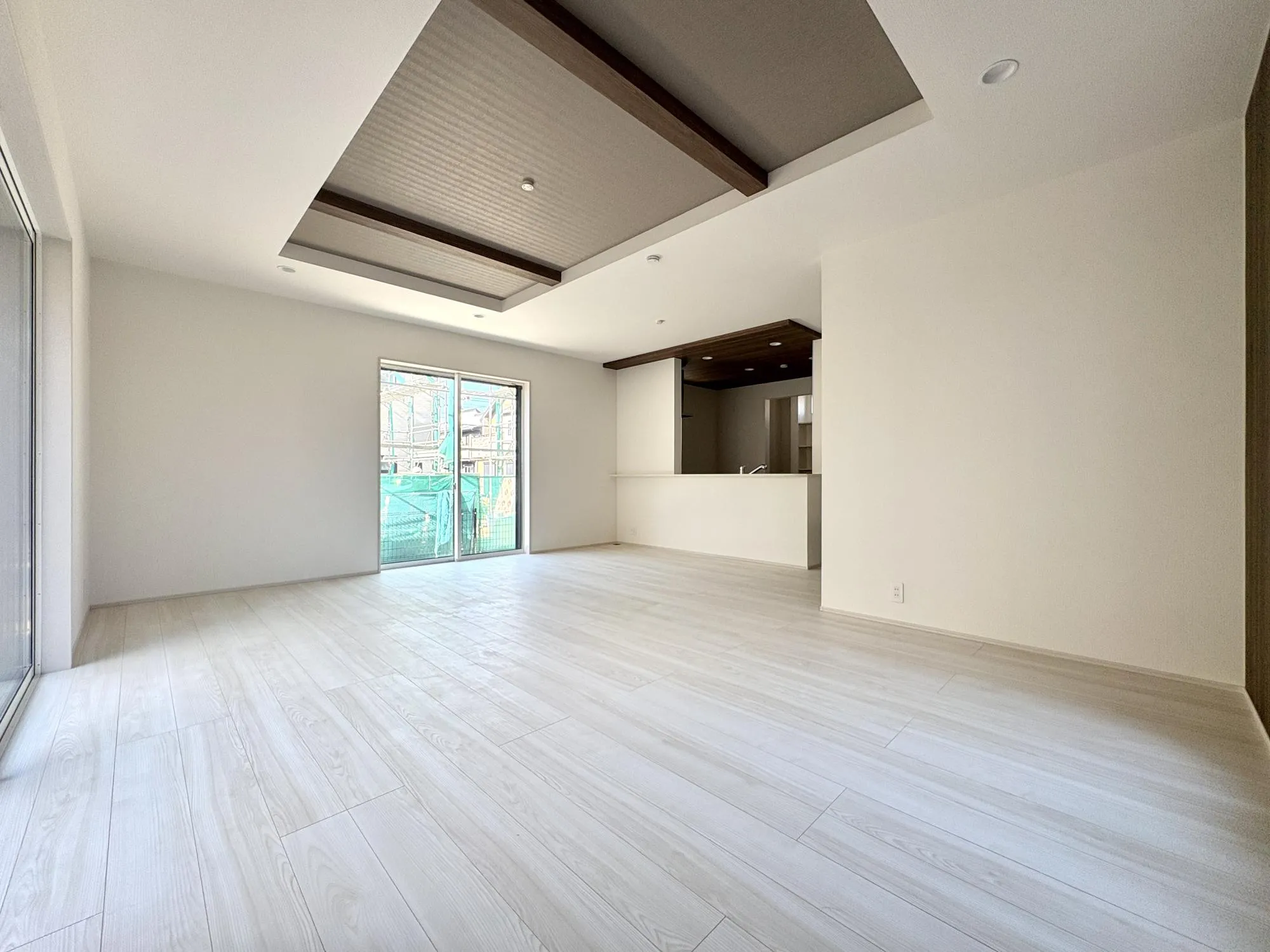 【25号棟/LDK(21.5帖)】