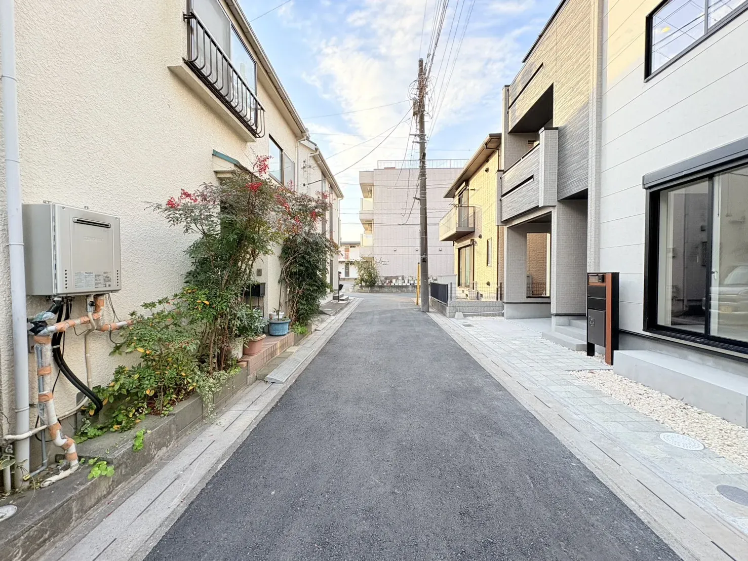 【前面道路含む現地写真】