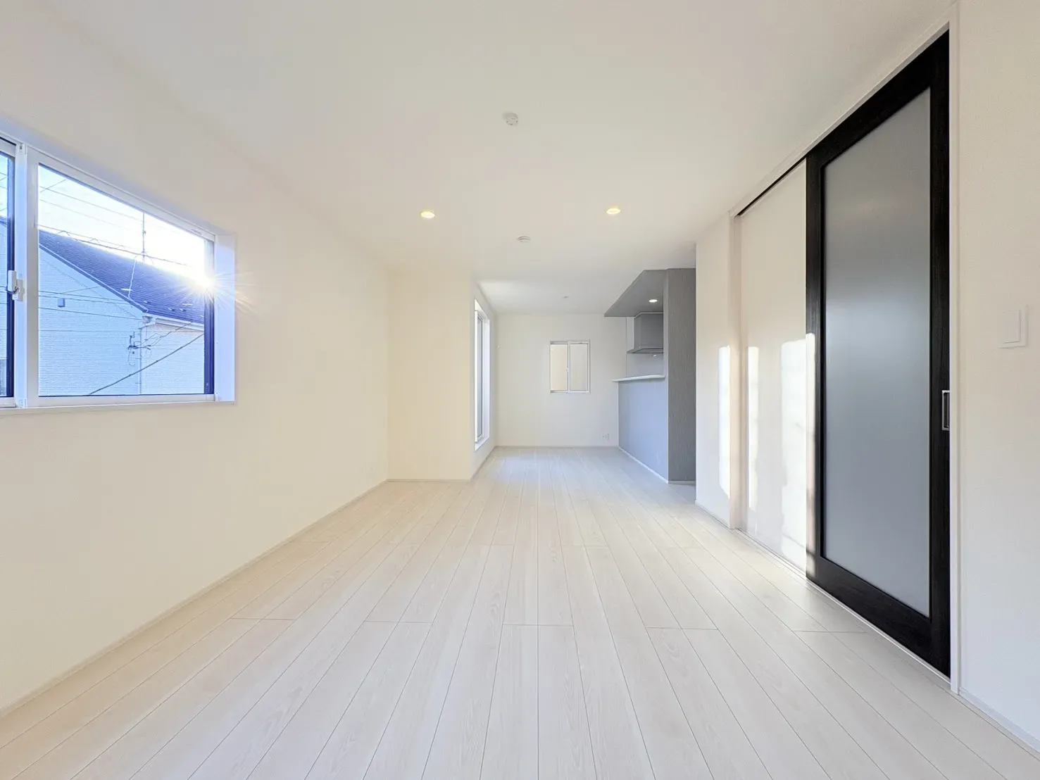 【リビングダイニング】