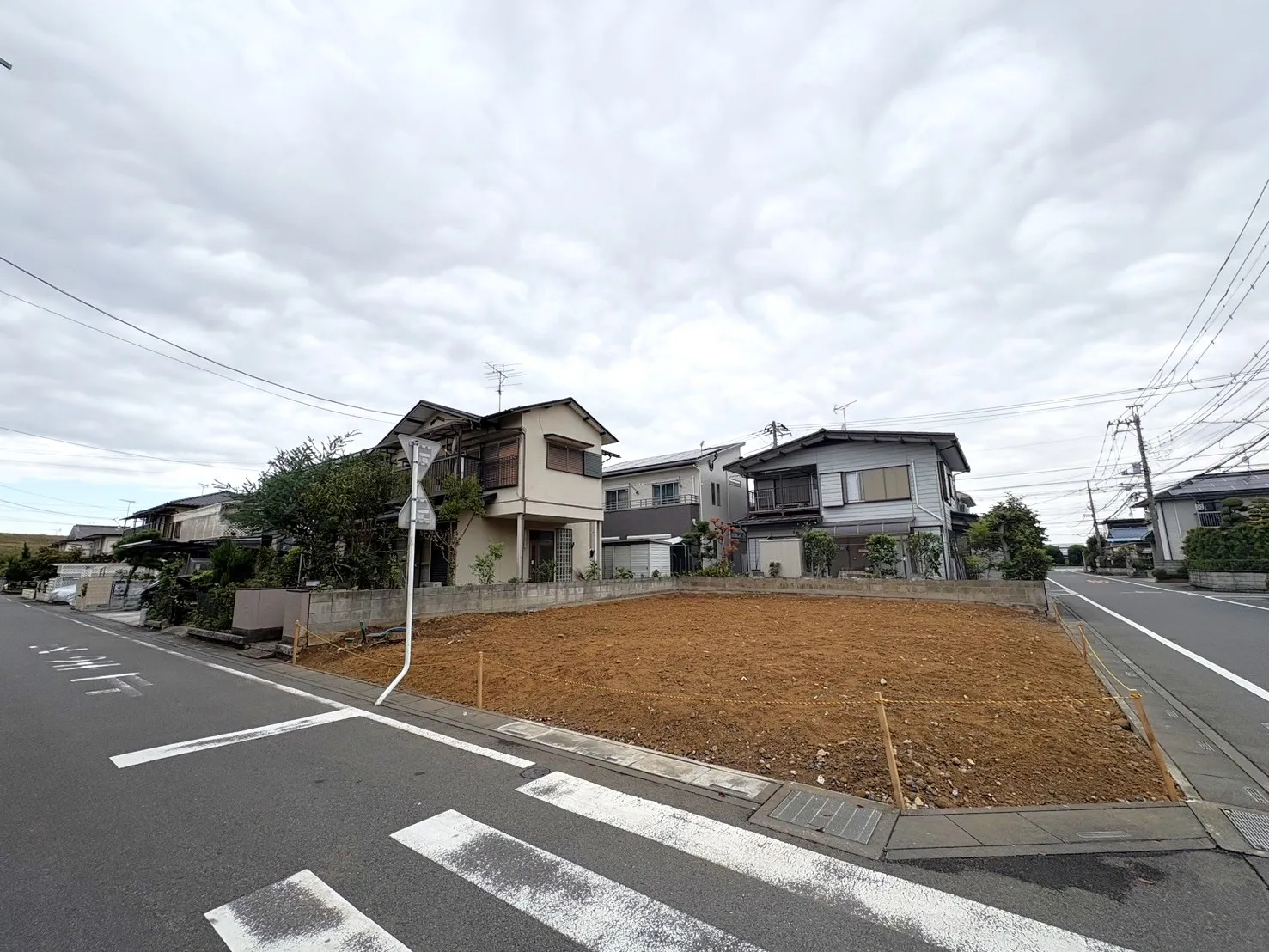 【販売現地】南角地の為、陽当たり良好♪