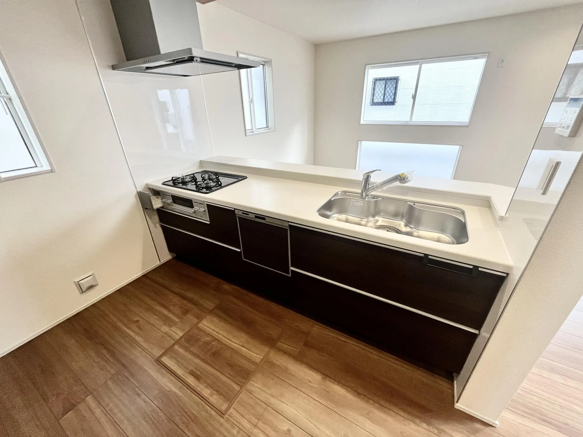 料理も会話も捗るフルオープンカウンターキッチン【1号棟】