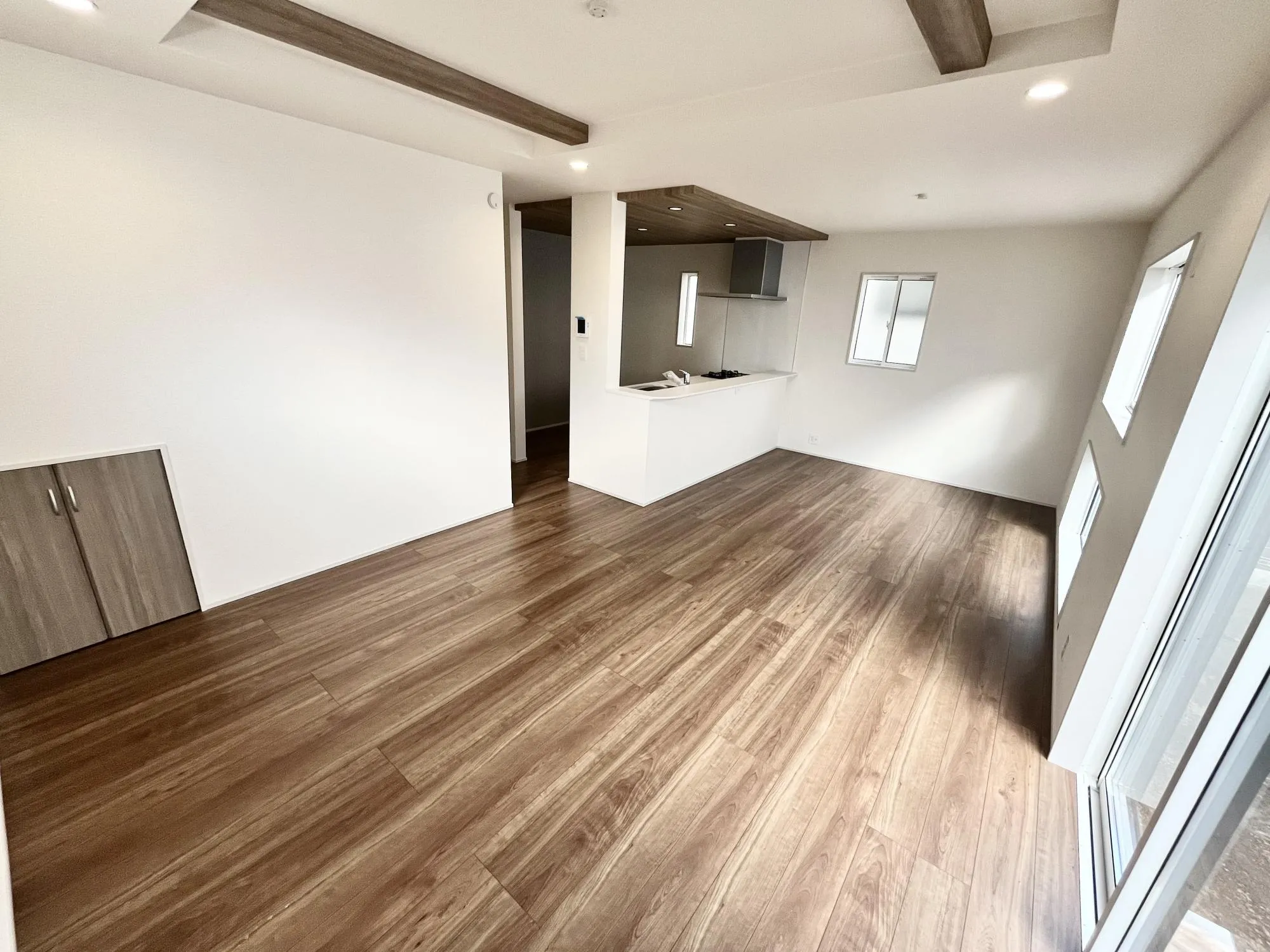 【1号棟】陽光差し込むリビングは自然と家族が集います