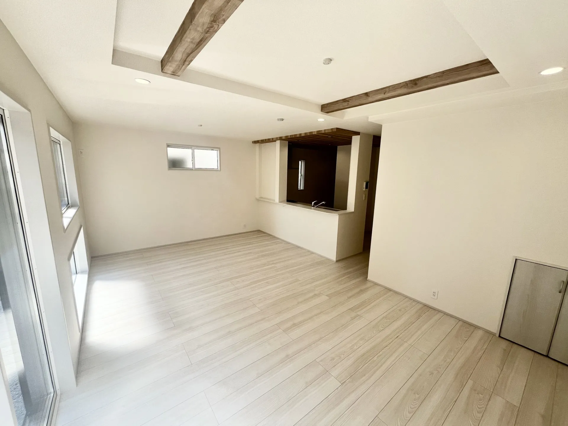 【2号棟】シーリングファンが映える折り上げ天井