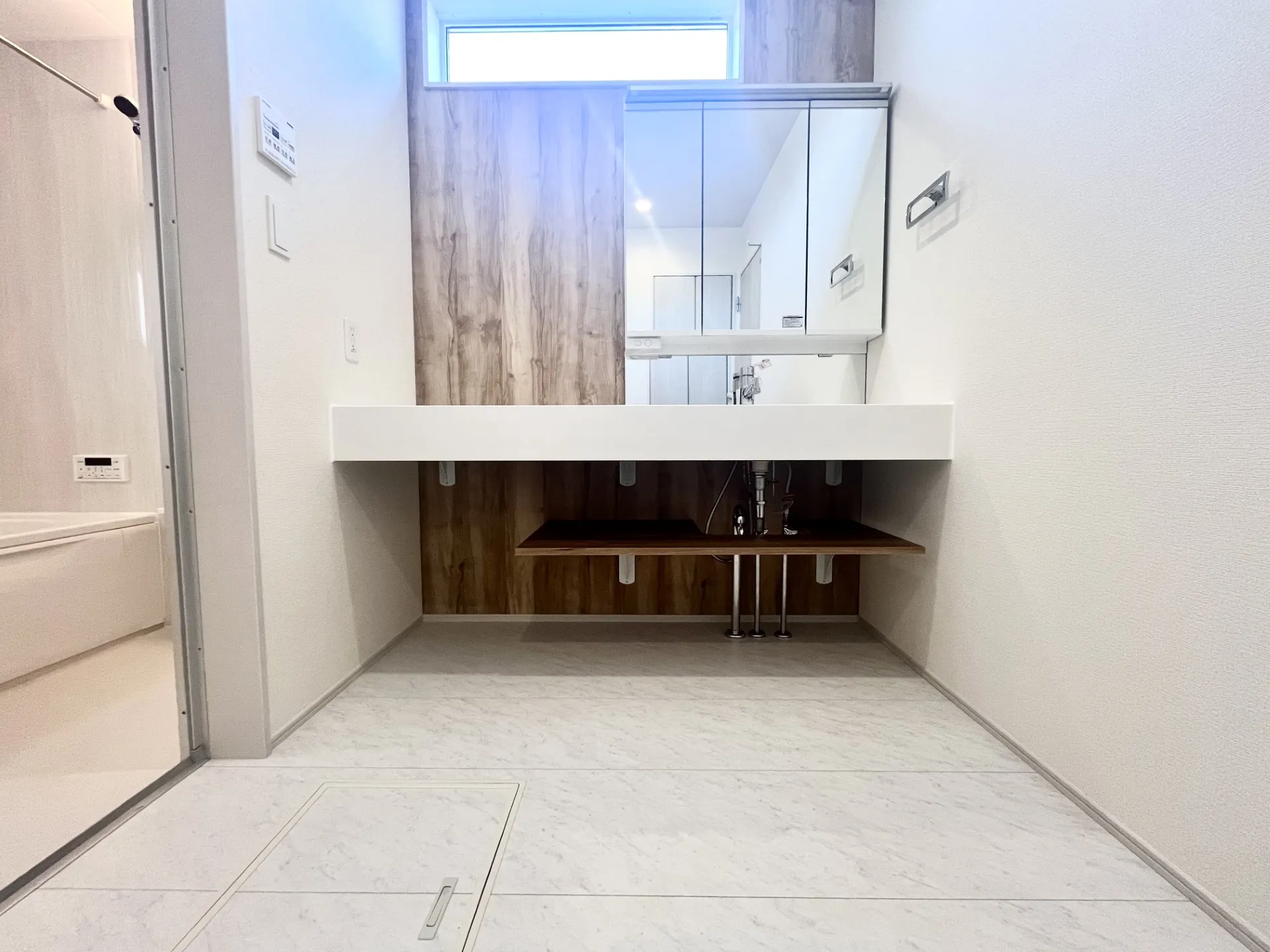 【2号棟】光が差し込む洗面化粧台