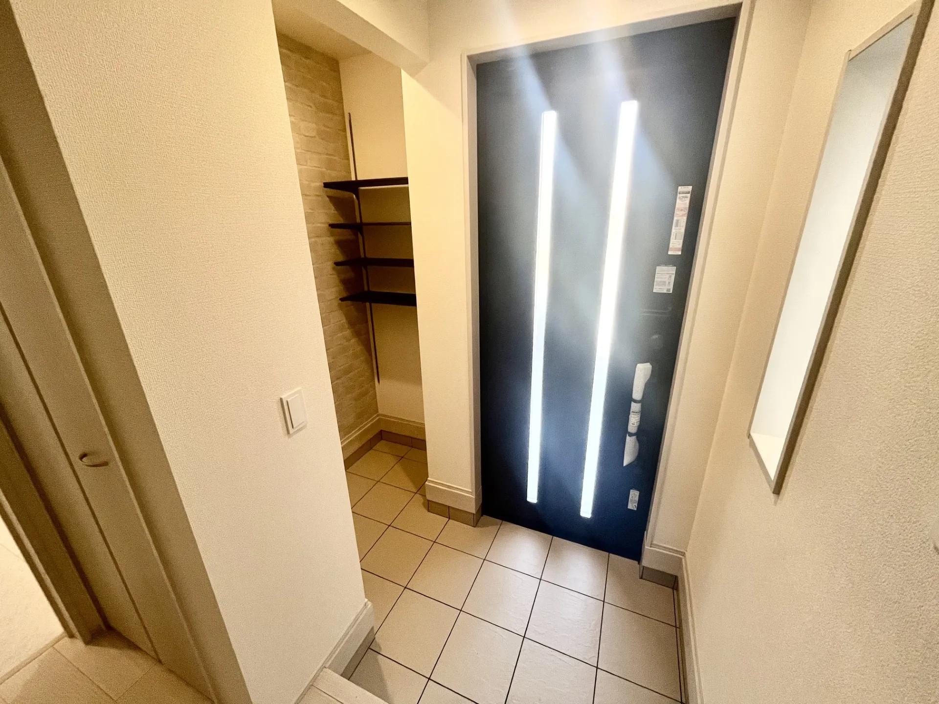 【2号棟】可動棚付きの土間収納