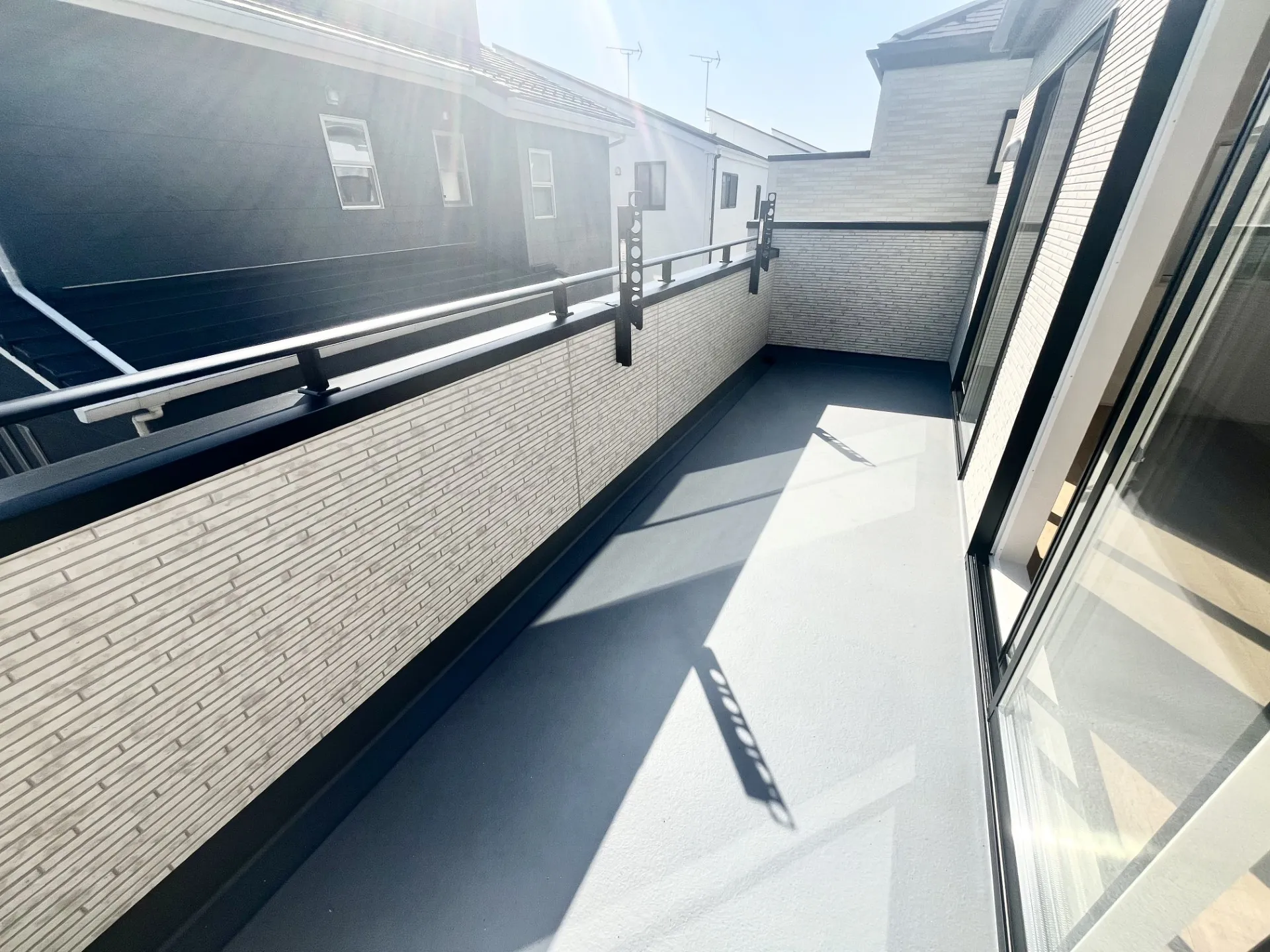 【3号棟】たっぷり光が差し込むバルコニー