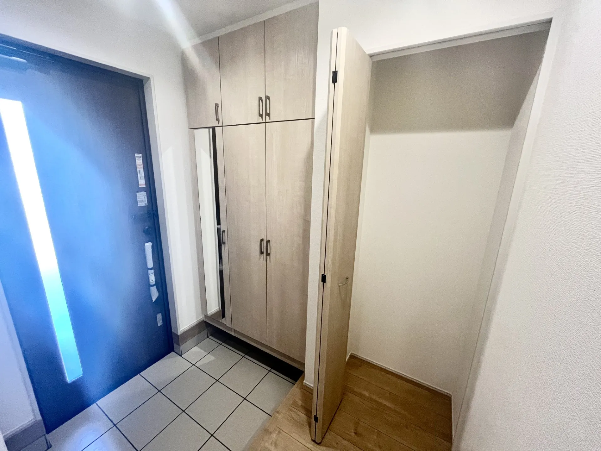 【3号棟】掃除用具などを収納できる廊下収納