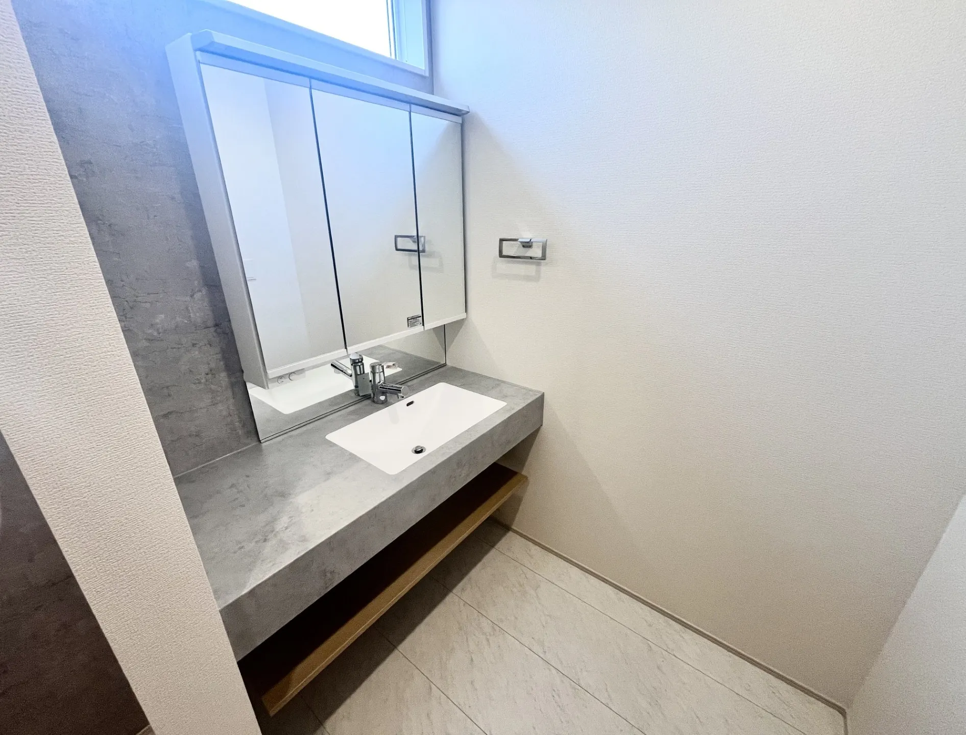 【4号棟】洗練されたデザインの洗面化粧台