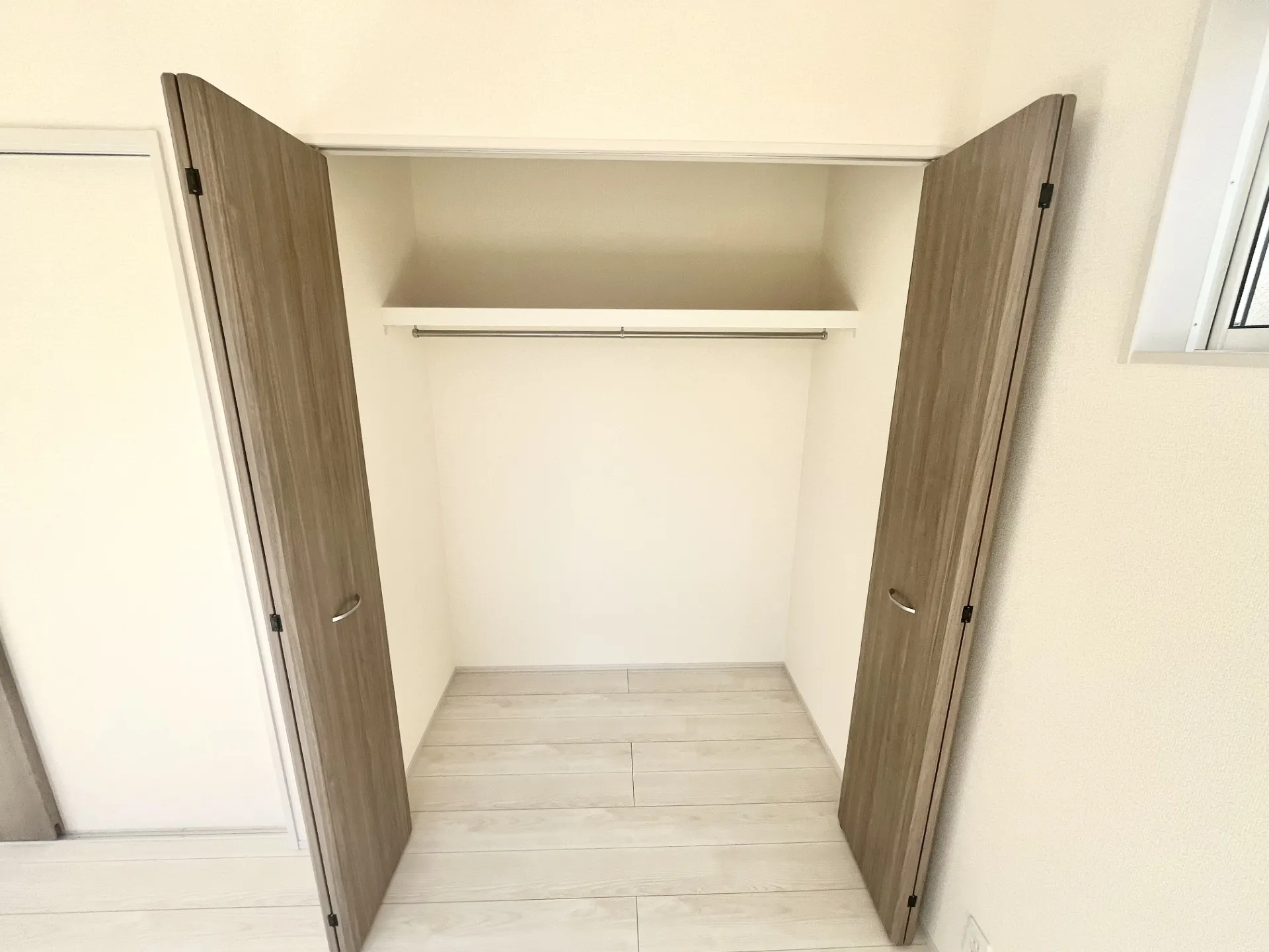 【4号棟】クローゼット収納